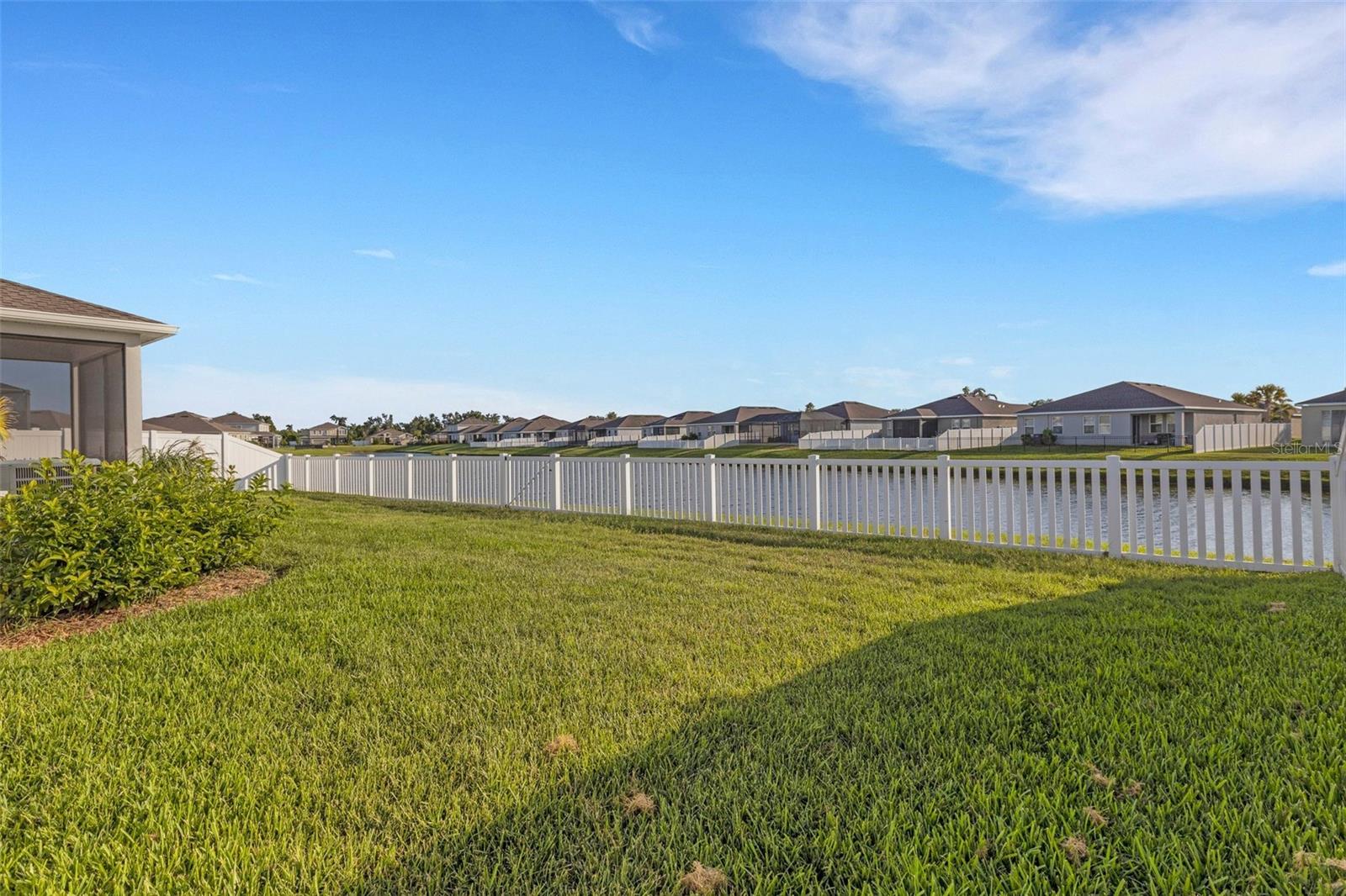 Listing photo id 6 for 6211 114th Drive E