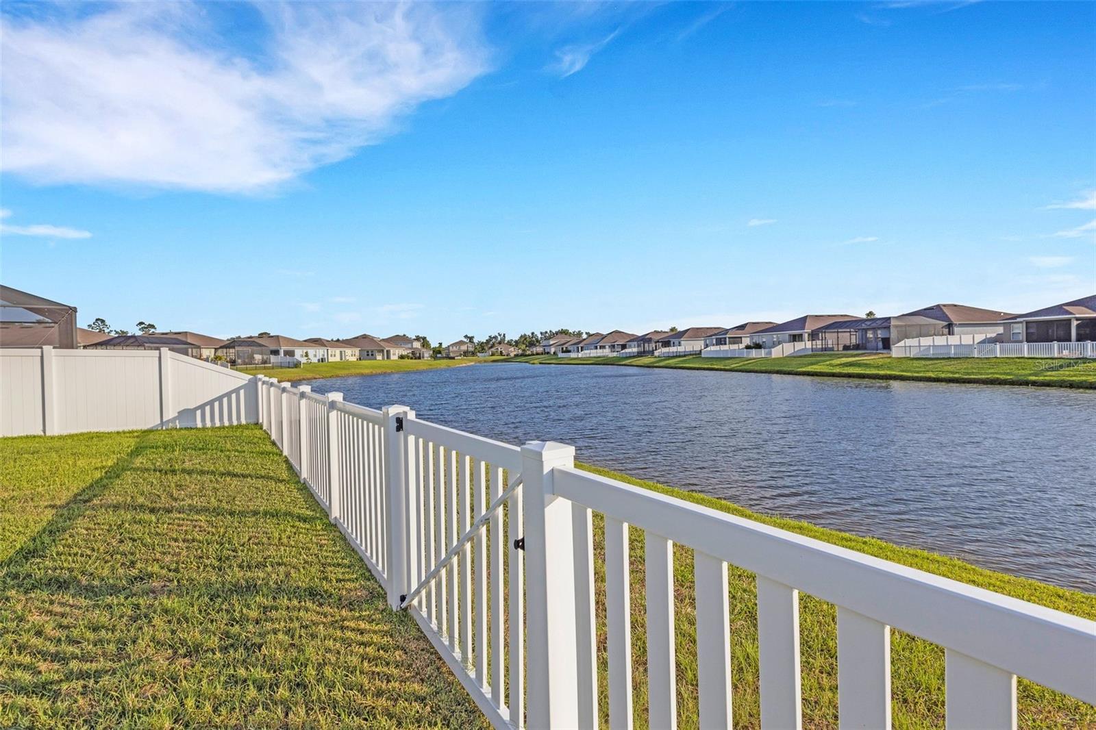 Listing photo id 7 for 6211 114th Drive E
