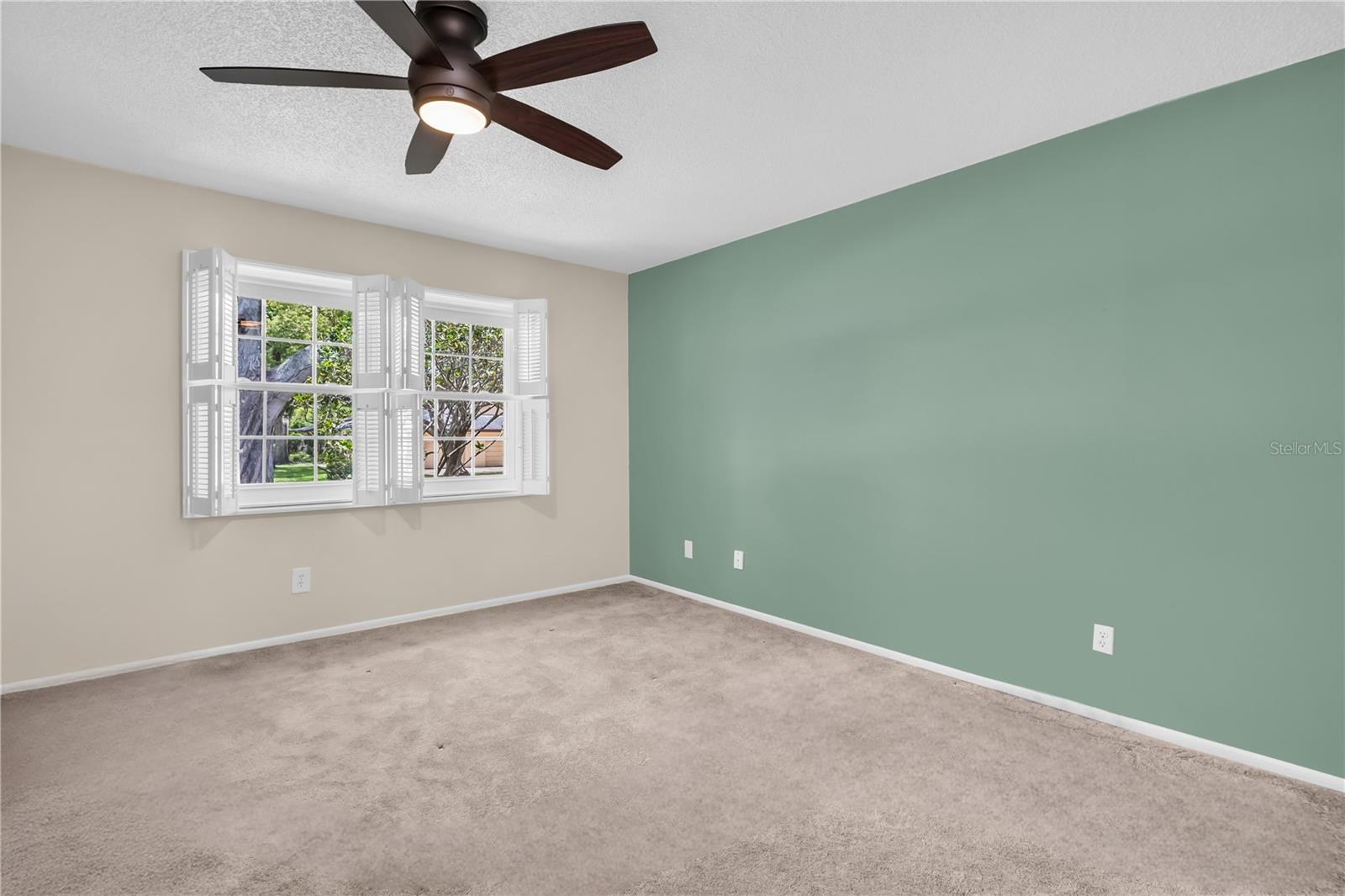 Image 10 of 46 For 860 Maclaren Drive N A