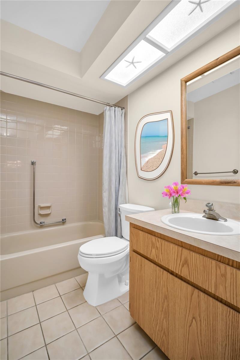 Image 12 of 46 For 860 Maclaren Drive N A