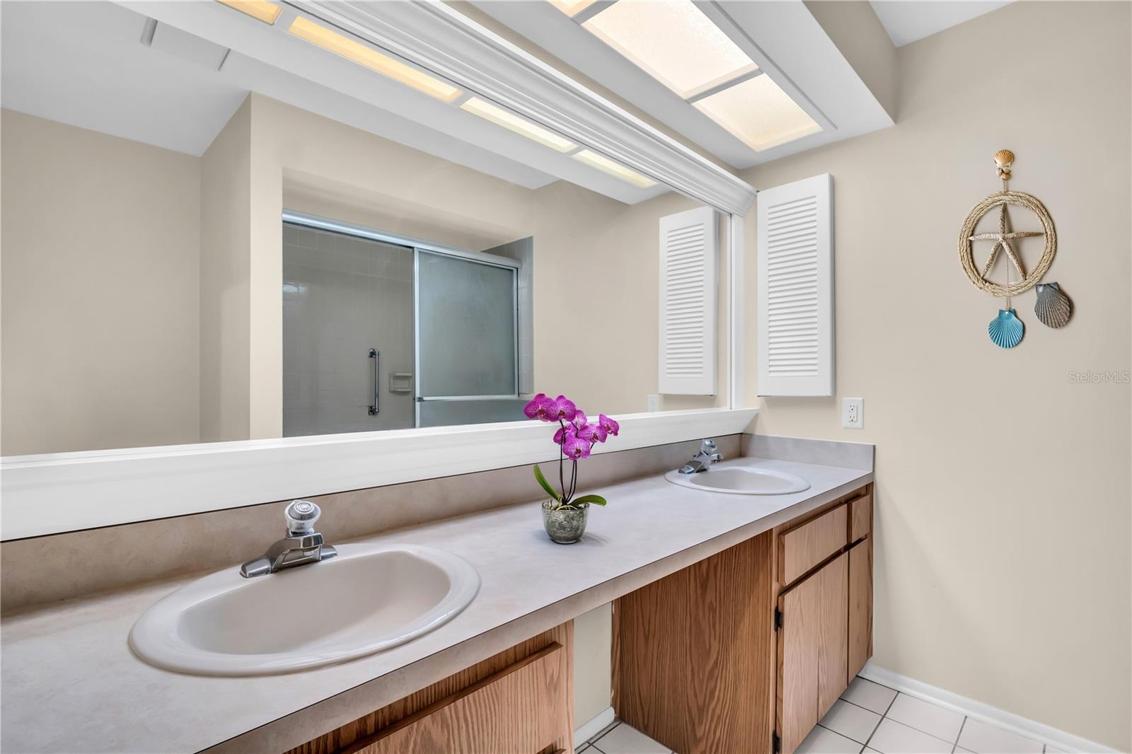 Image 20 of 46 For 860 Maclaren Drive N A