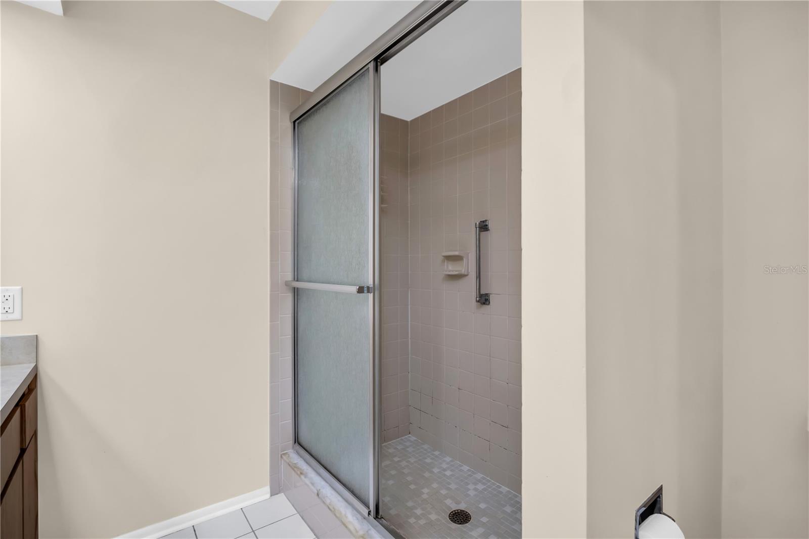 Image 21 of 46 For 860 Maclaren Drive N A