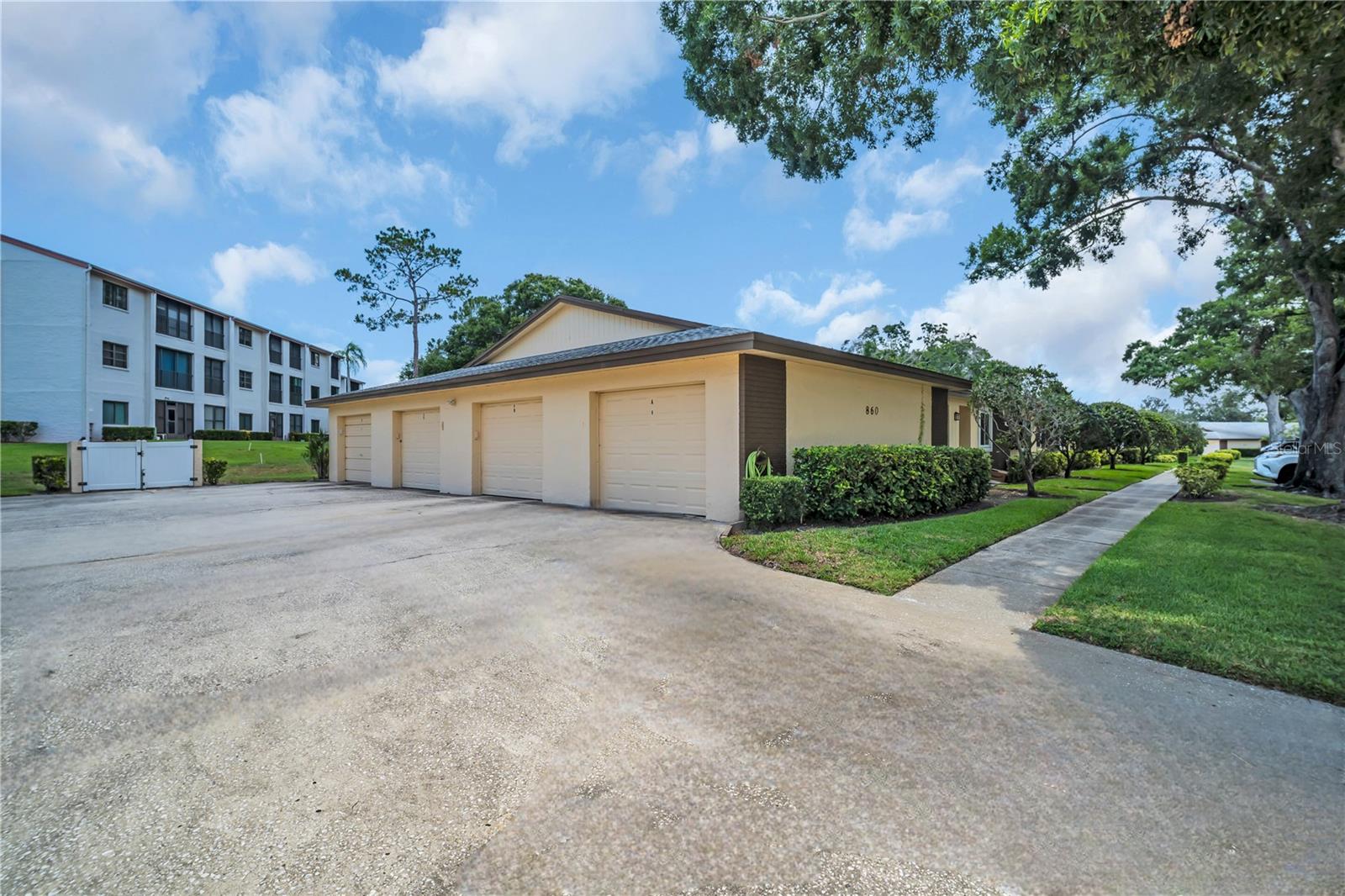 Image 27 of 46 For 860 Maclaren Drive N A