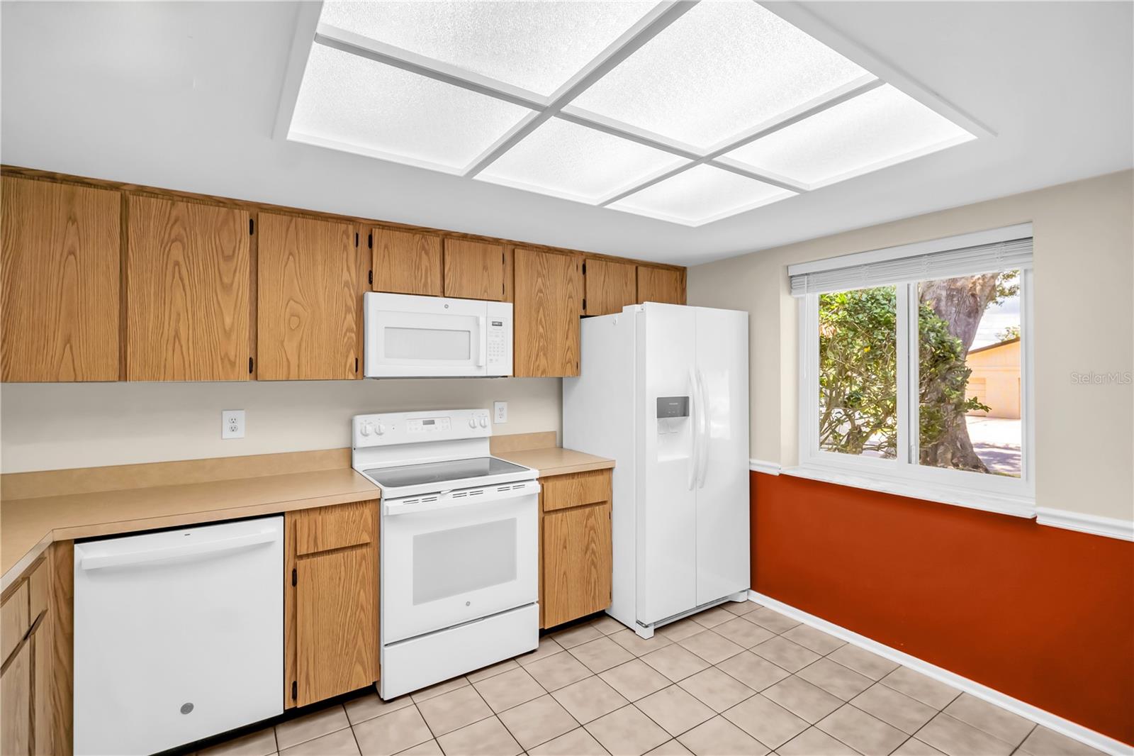 Image 5 of 46 For 860 Maclaren Drive N A