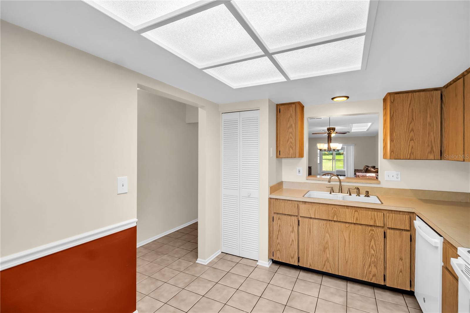 Image 6 of 46 For 860 Maclaren Drive N A