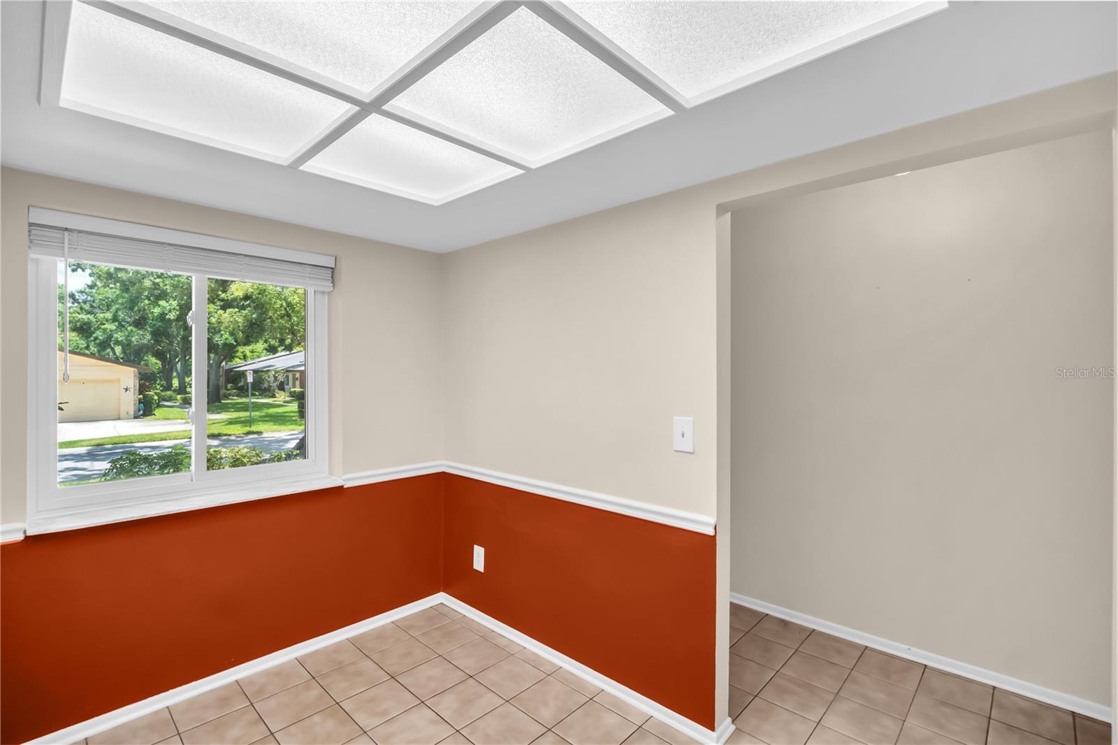 Image 7 of 46 For 860 Maclaren Drive N A