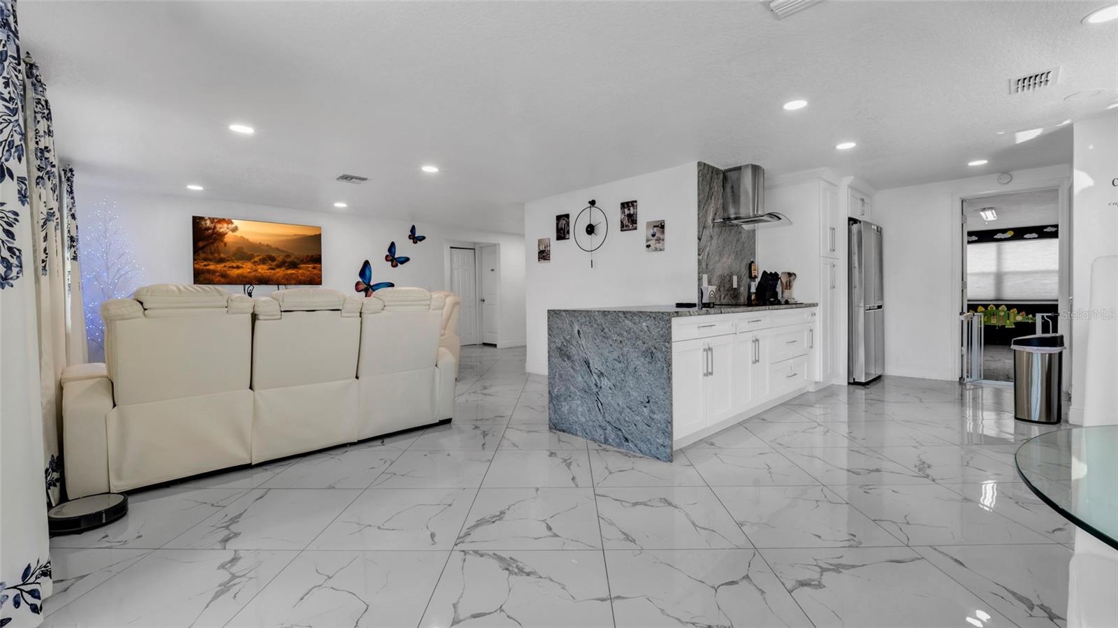 Image 10 of 45 For 12416 Queensland Lane