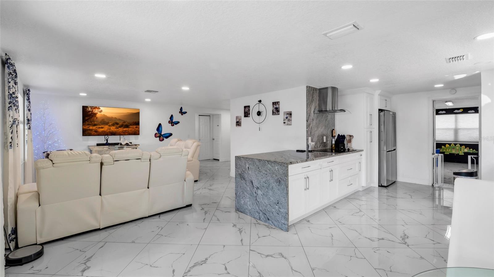 Image 11 of 45 For 12416 Queensland Lane