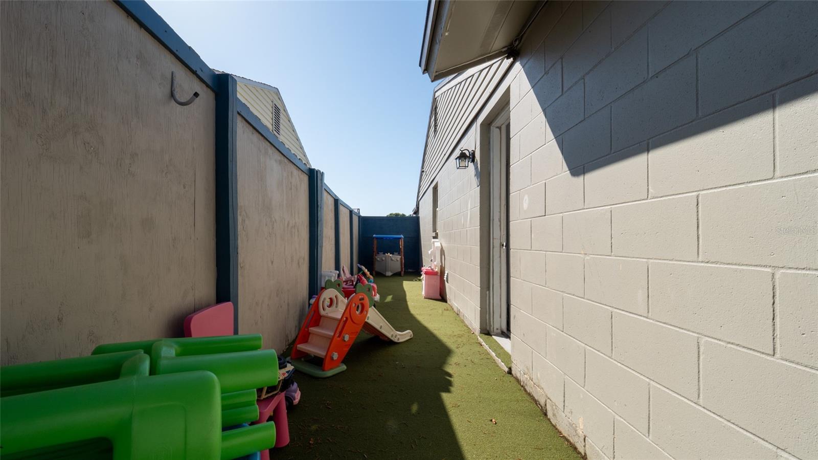 Image 43 of 45 For 12416 Queensland Lane