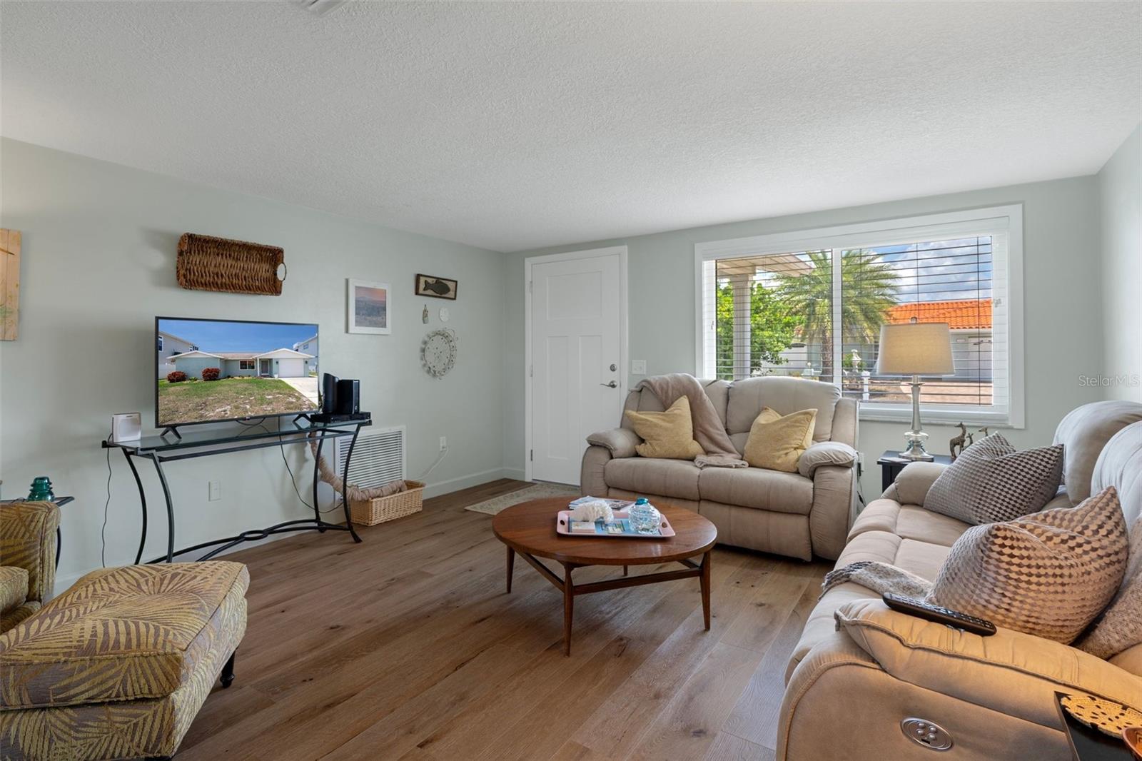 Image 8 of 30 For 15713 Century Drive