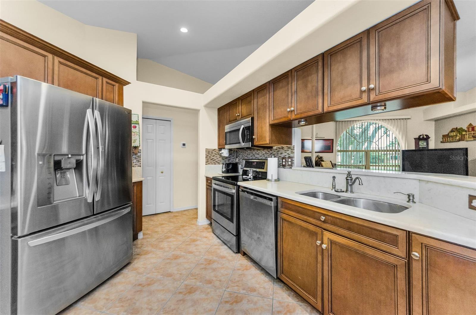 Image 19 of 48 For 8060 Timberlake Avenue