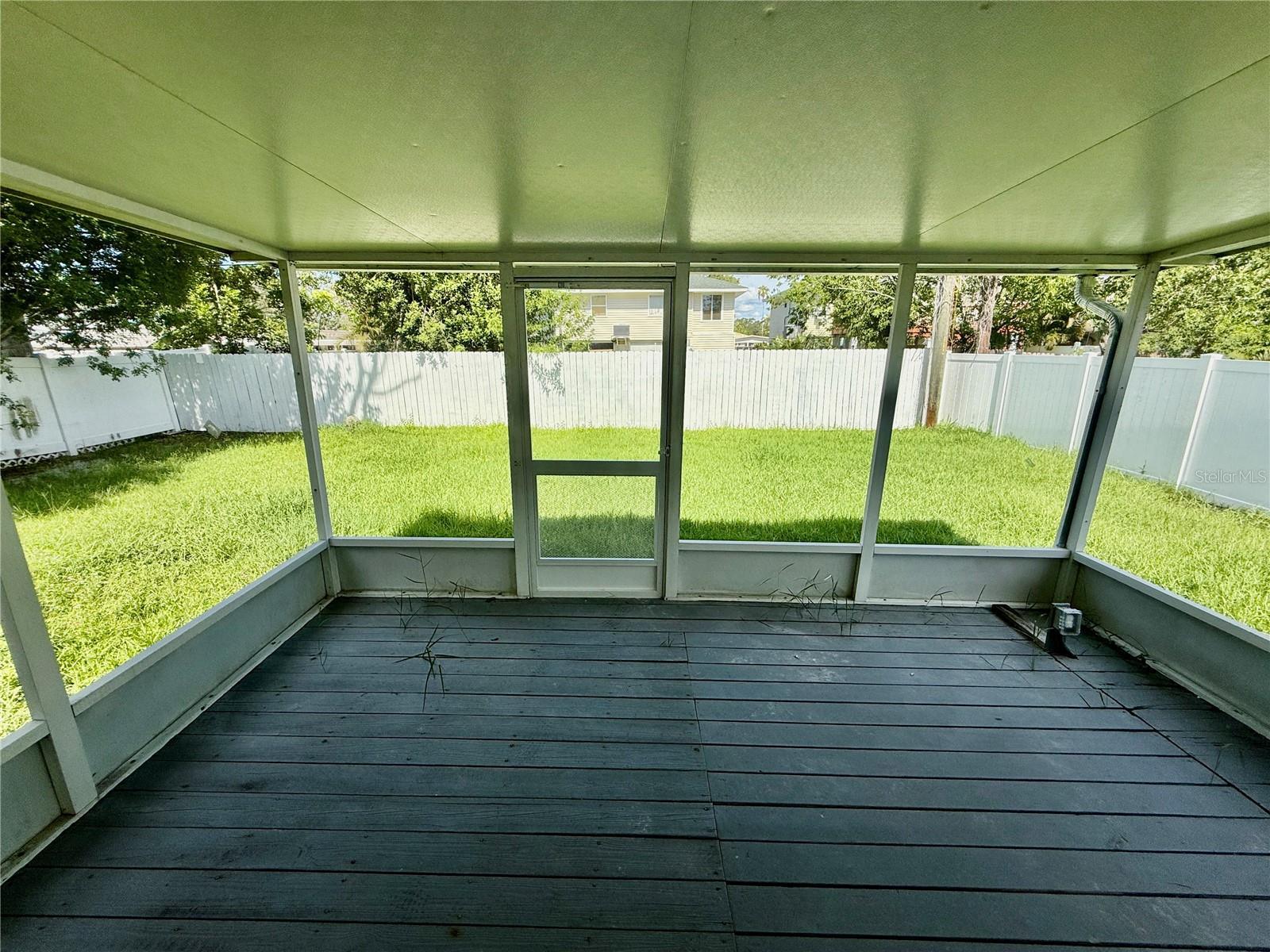Image 10 of 14 For 4218 Des Moines Street Ne