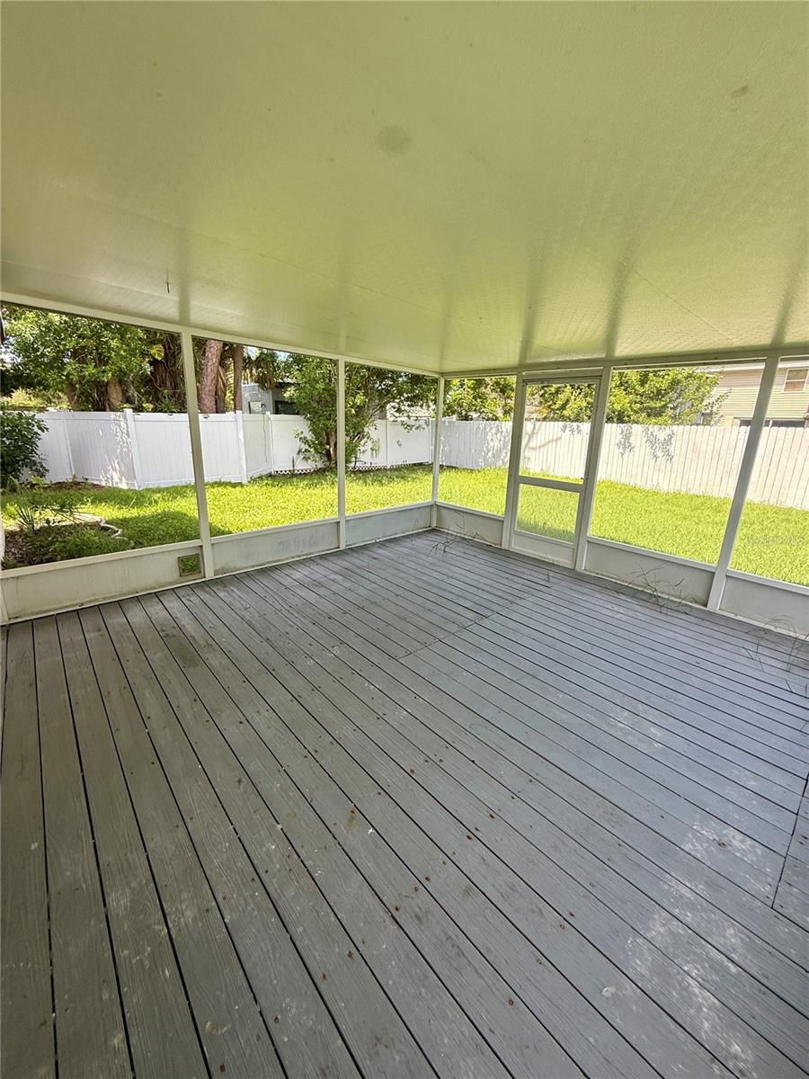Image 11 of 14 For 4218 Des Moines Street Ne