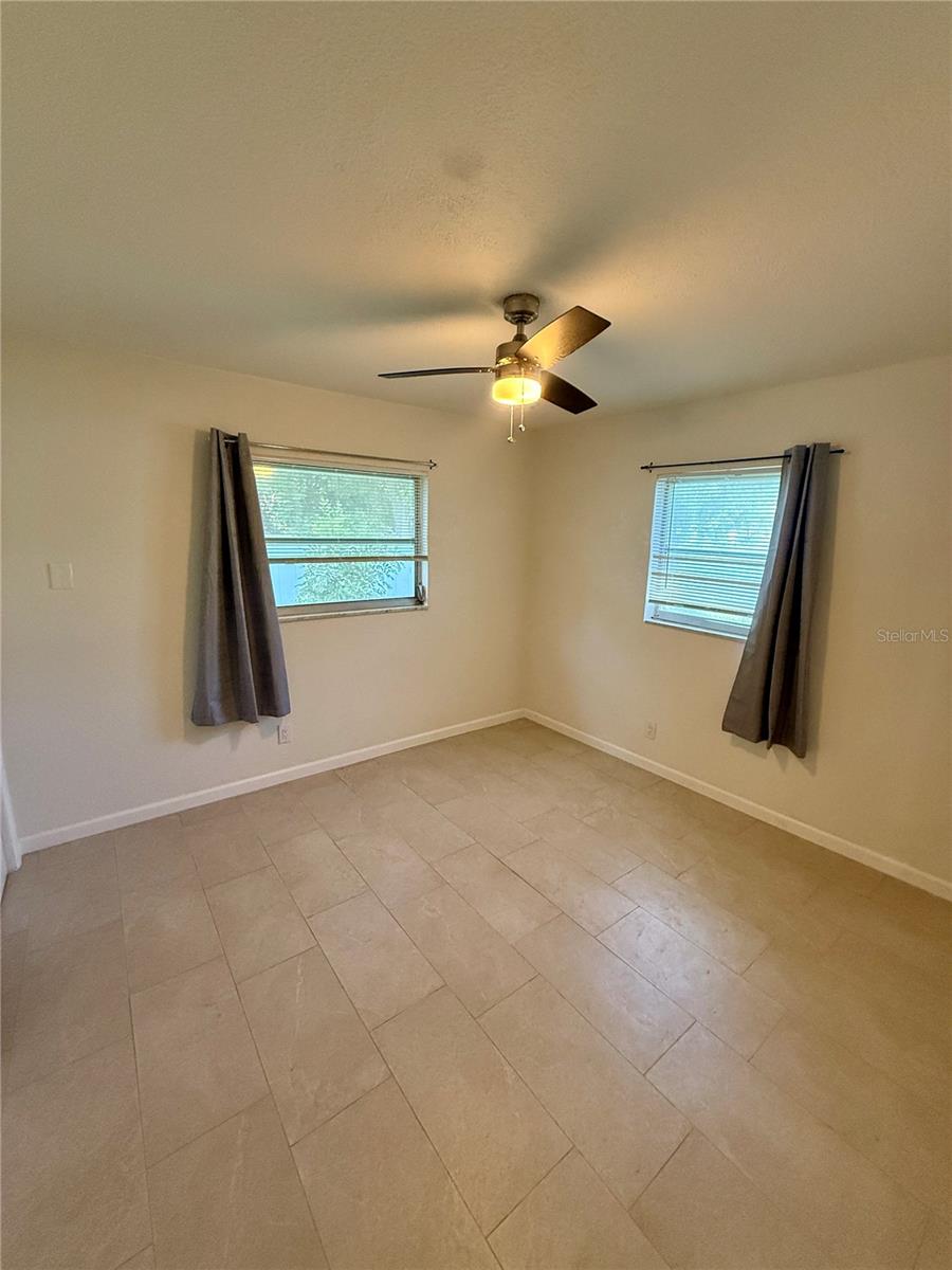 Image 8 of 14 For 4218 Des Moines Street Ne