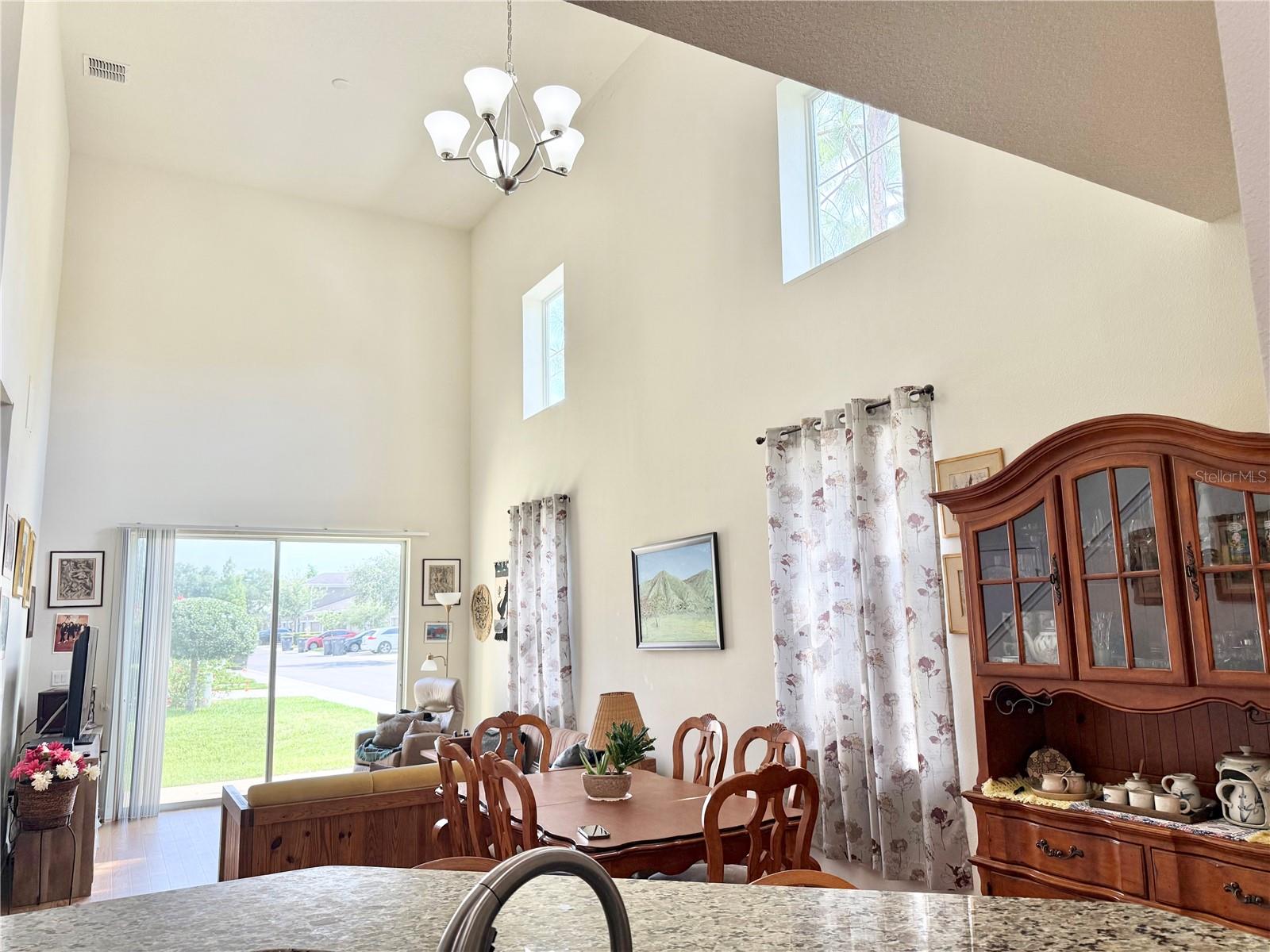 Listing photo id 2 for 2130 Broadway View Avenue