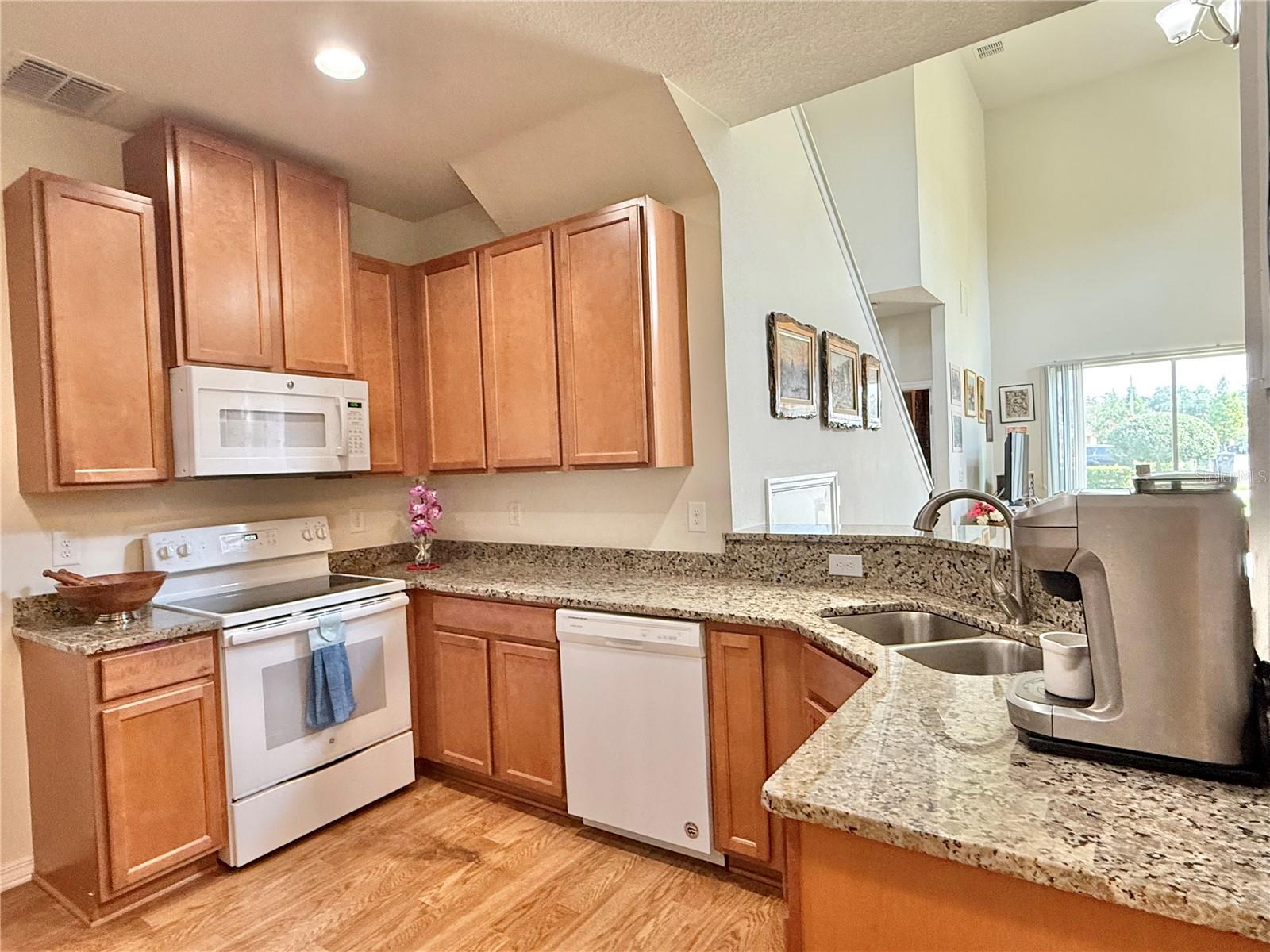 Listing photo id 3 for 2130 Broadway View Avenue