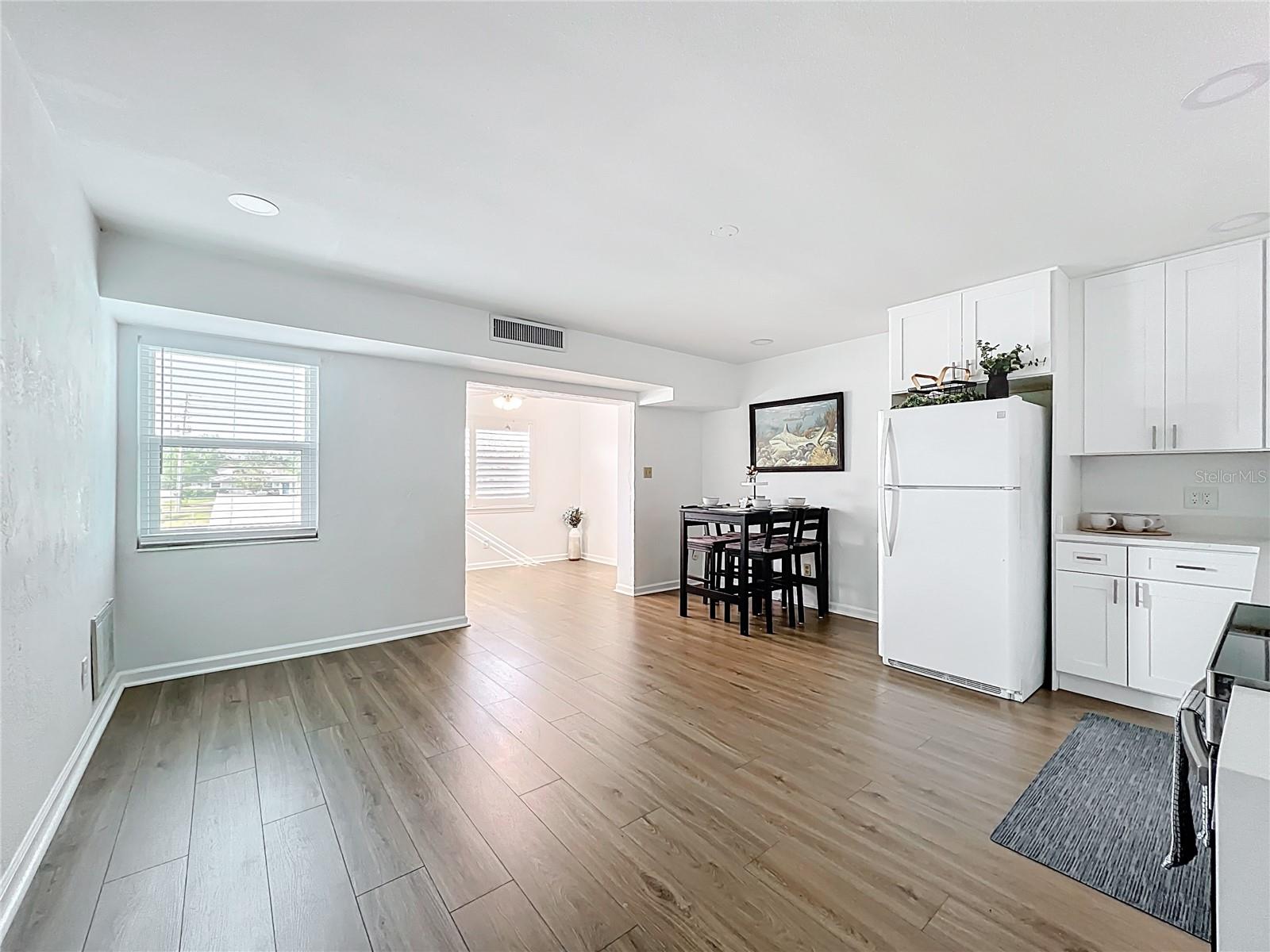 Image 5 of 33 For 11447 Park Boulevard 205