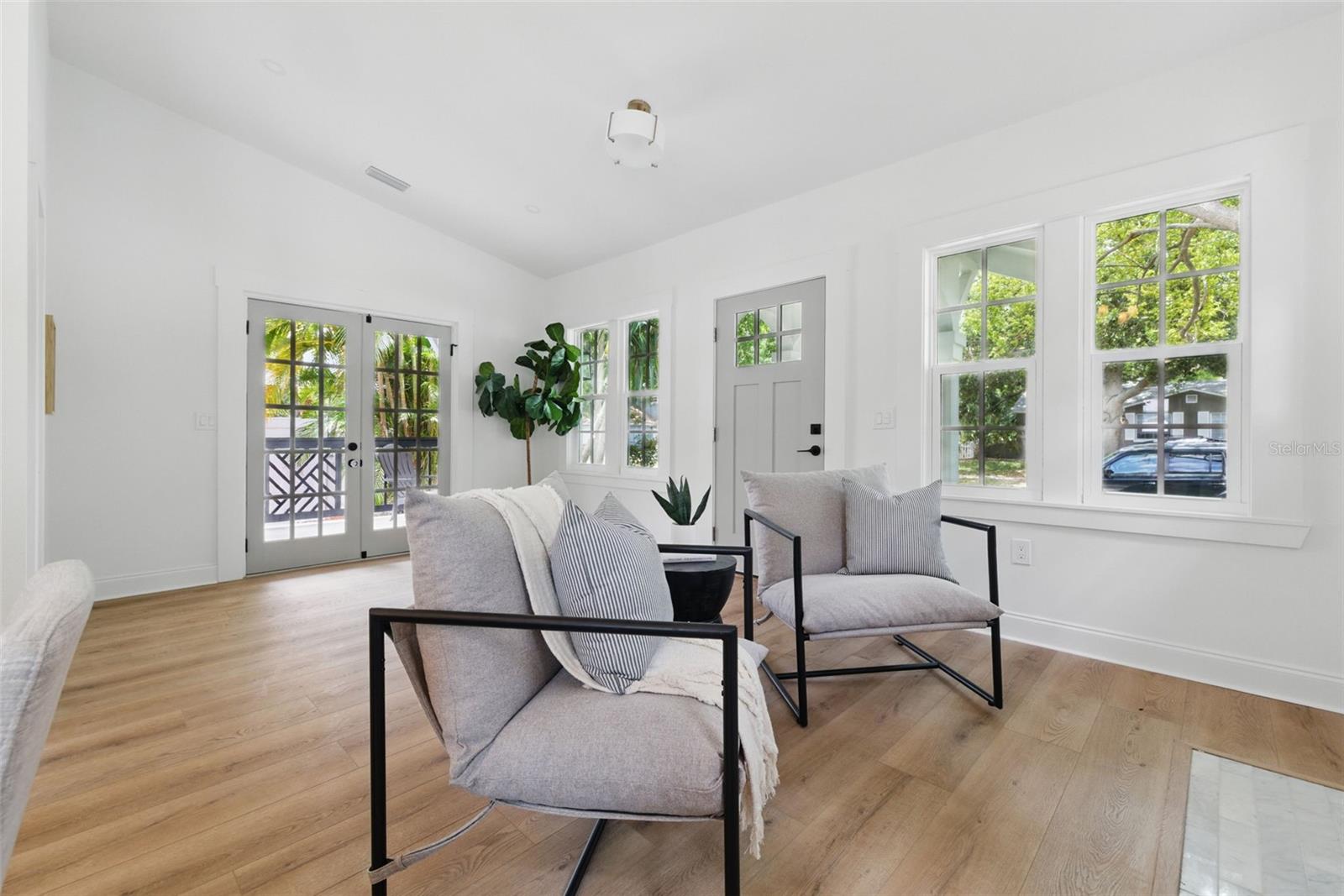 Image 8 of 40 For 791 44th Avenue N