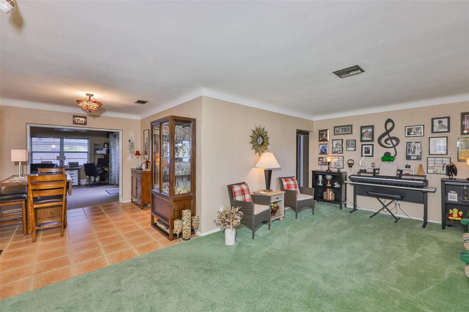 Listing photo id 10 for 6401 15th Street N