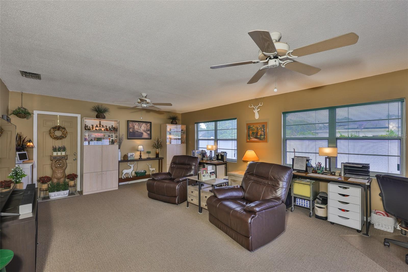 Listing photo id 13 for 6401 15th Street N