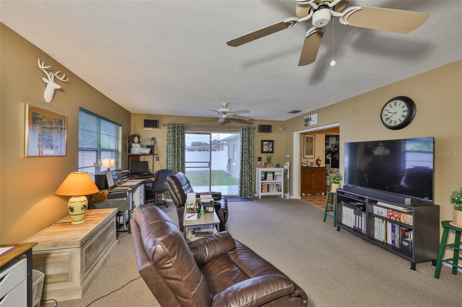 Listing photo id 14 for 6401 15th Street N