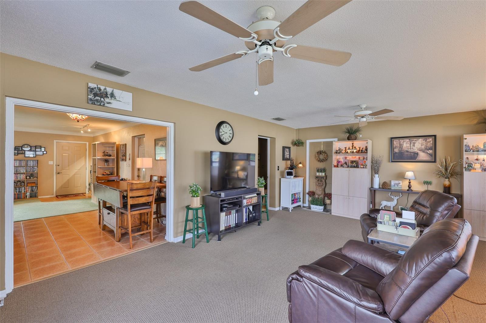 Listing photo id 15 for 6401 15th Street N