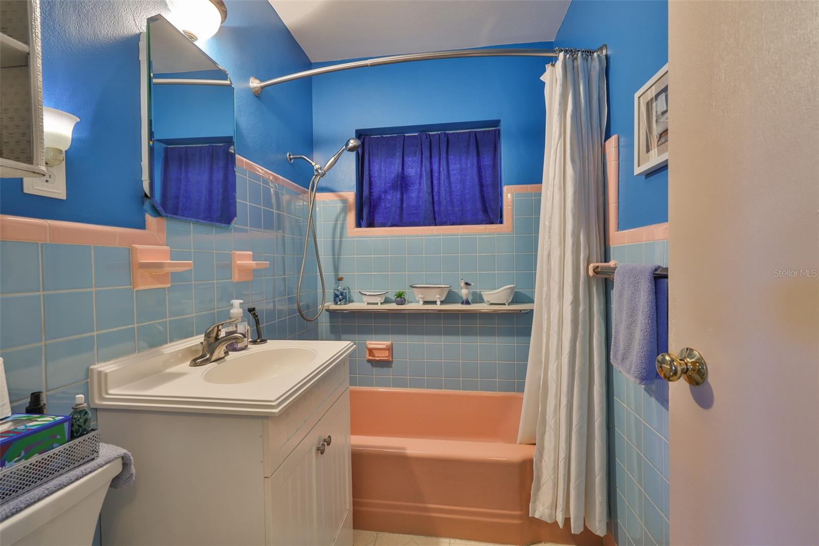 Listing photo id 17 for 6401 15th Street N