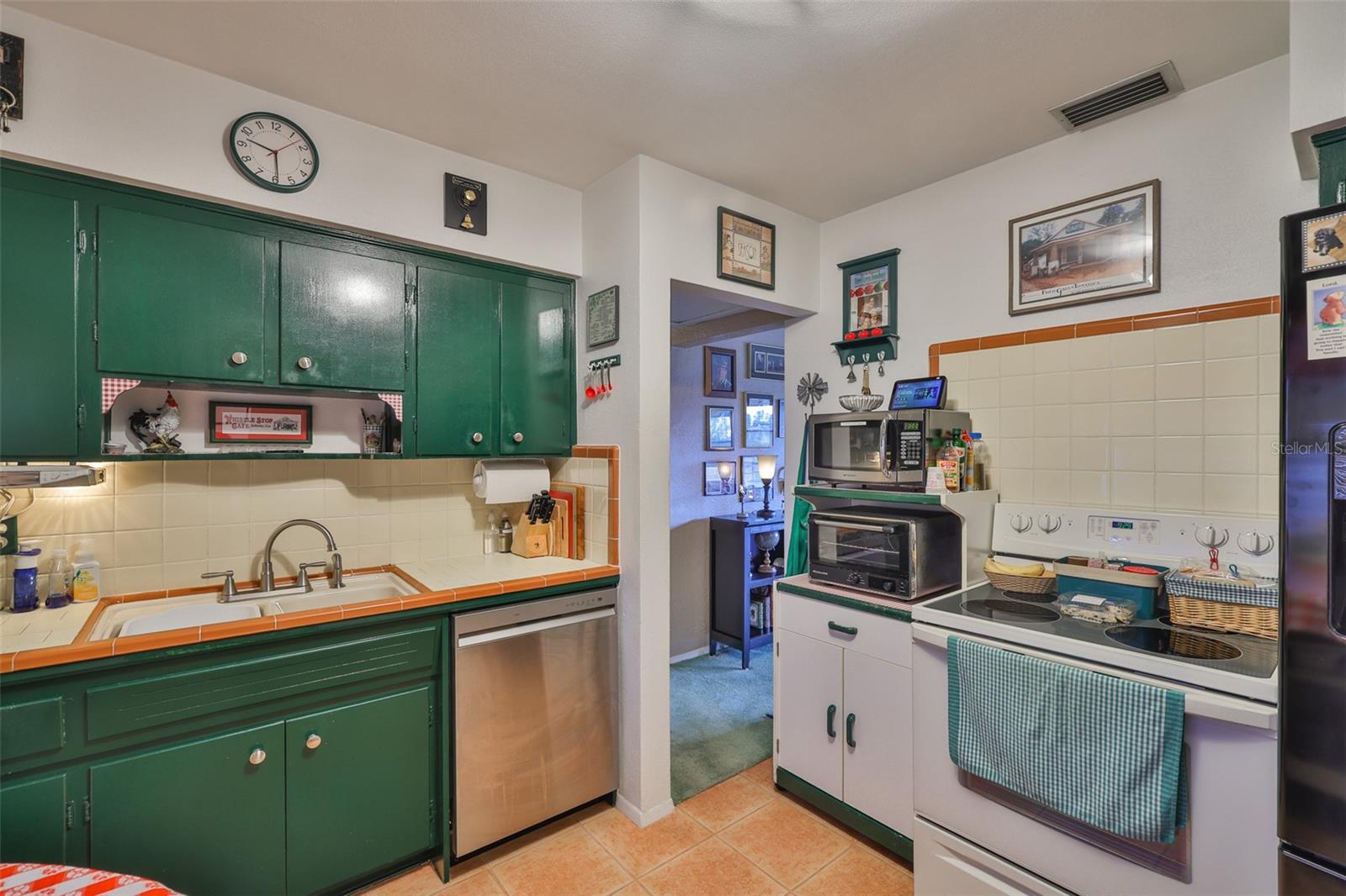 Listing photo id 0 for 6401 15th Street N