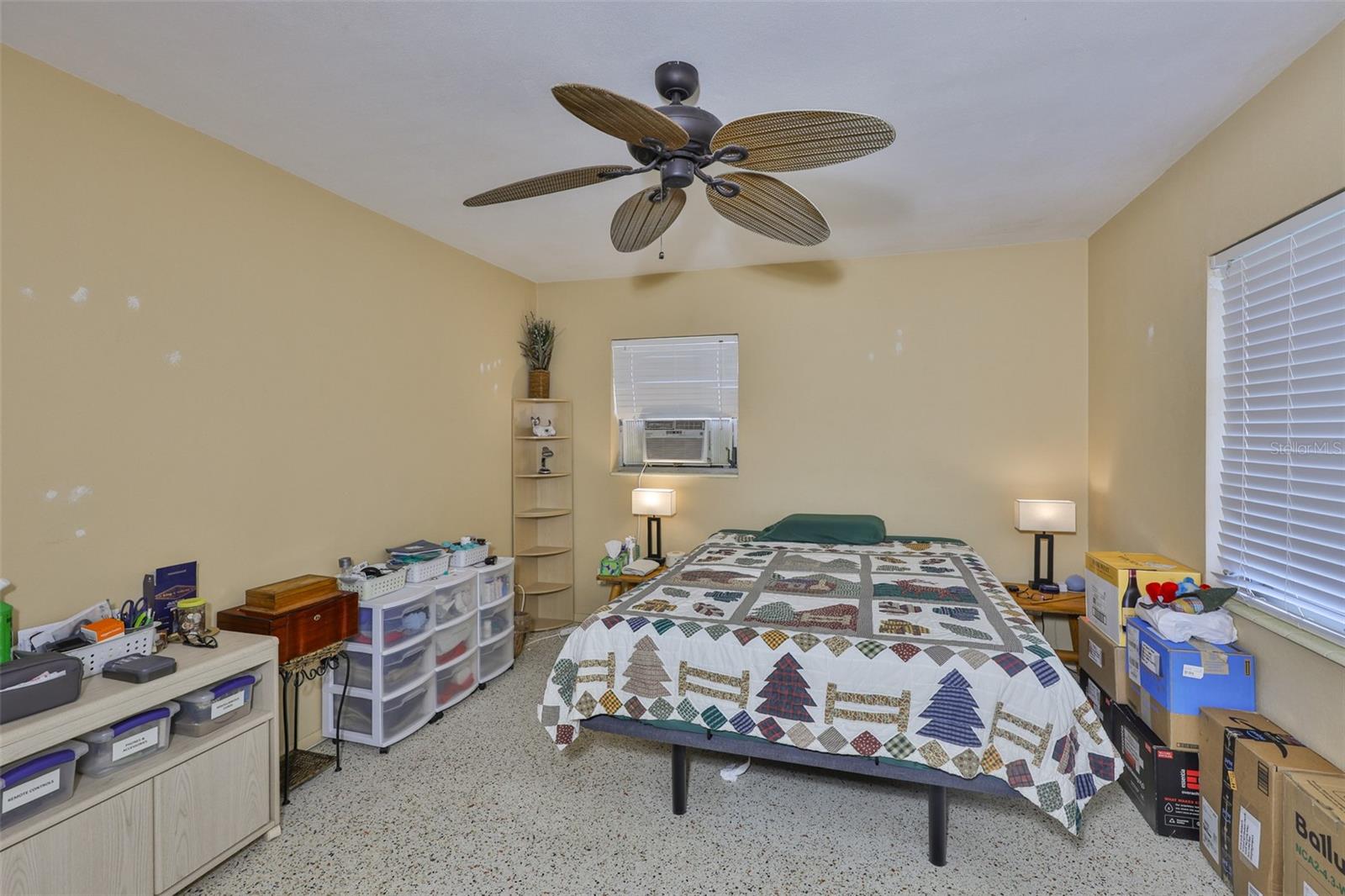 Listing photo id 18 for 6401 15th Street N