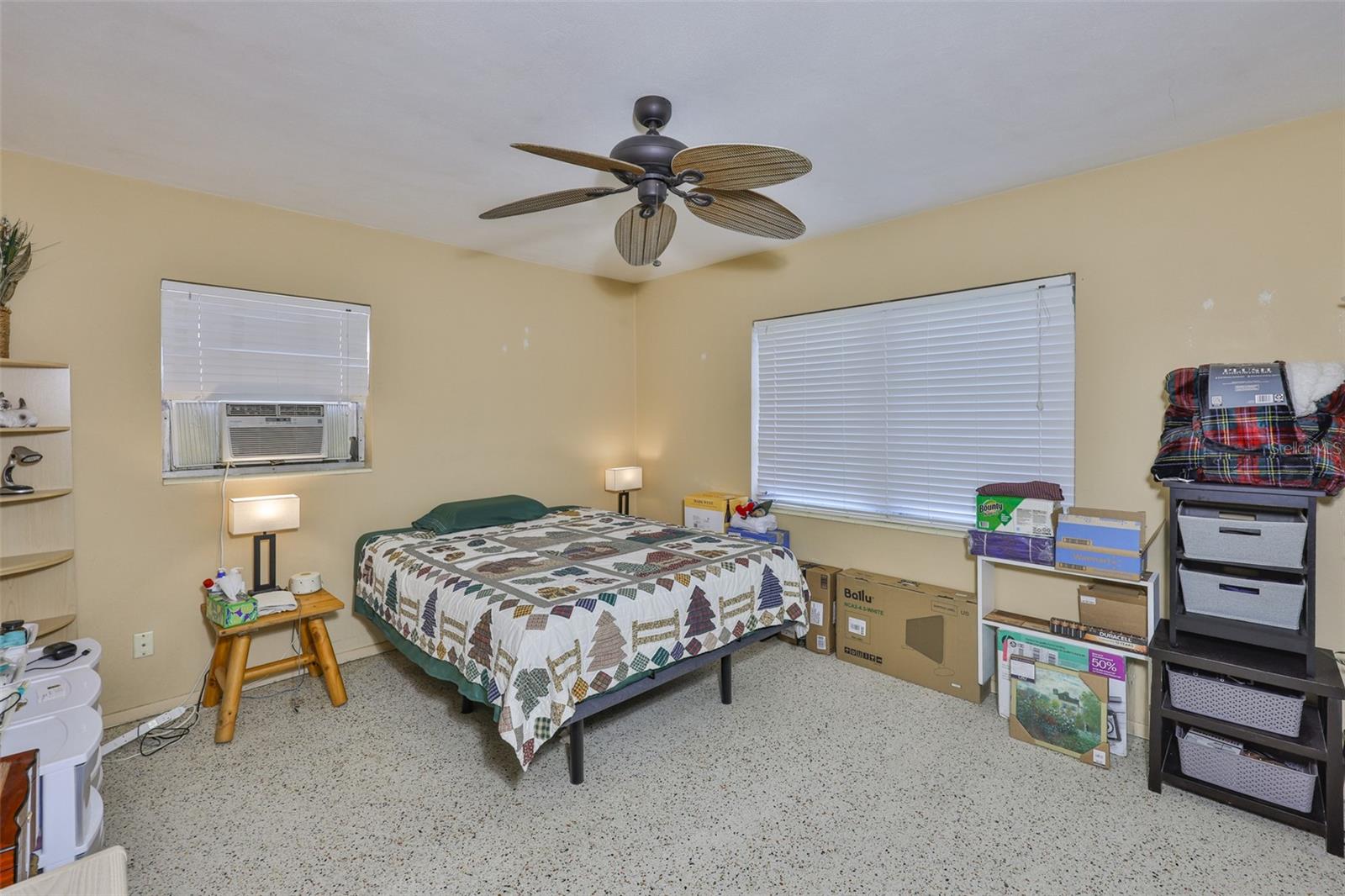 Listing photo id 19 for 6401 15th Street N