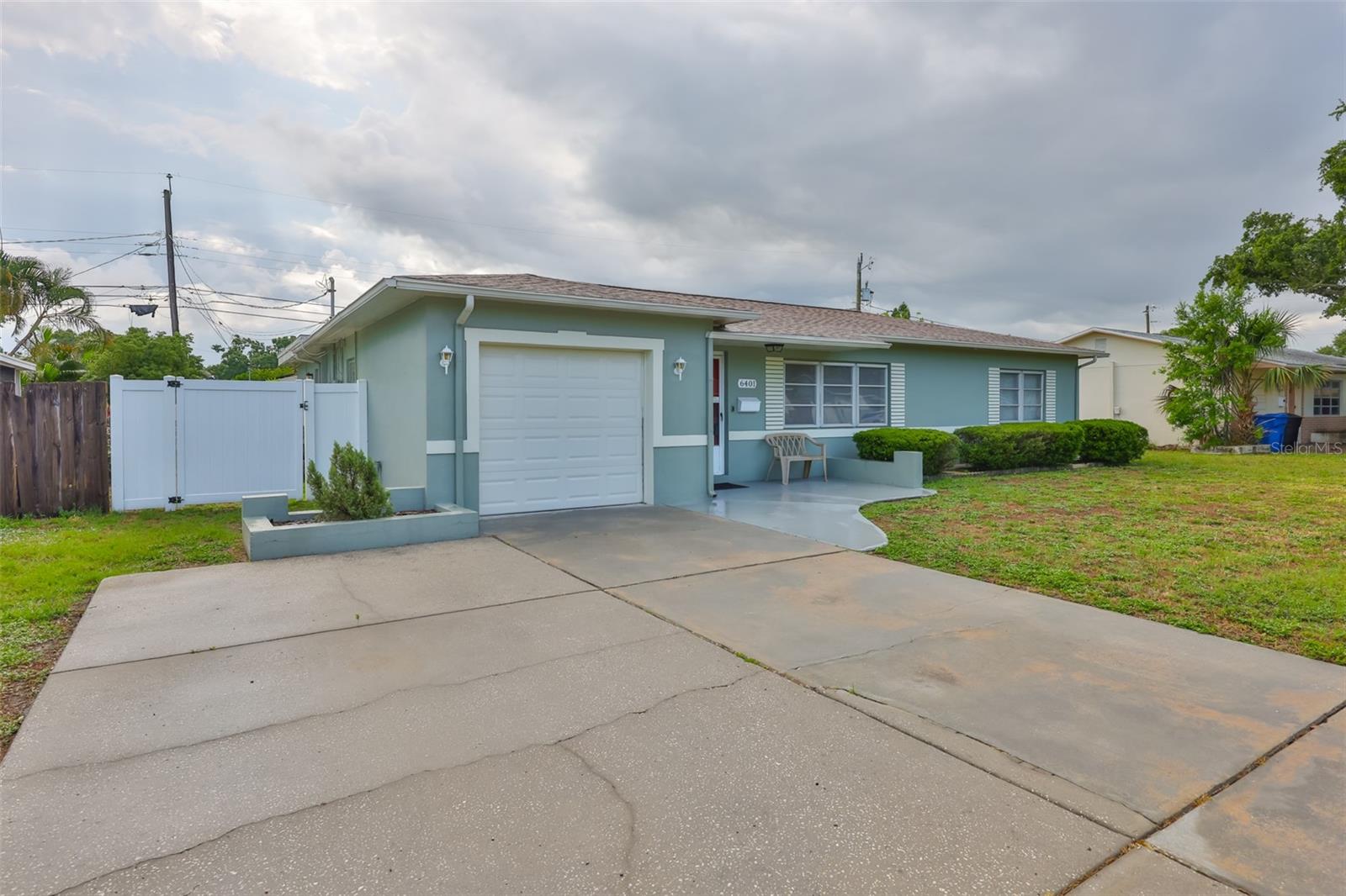 Listing photo id 29 for 6401 15th Street N