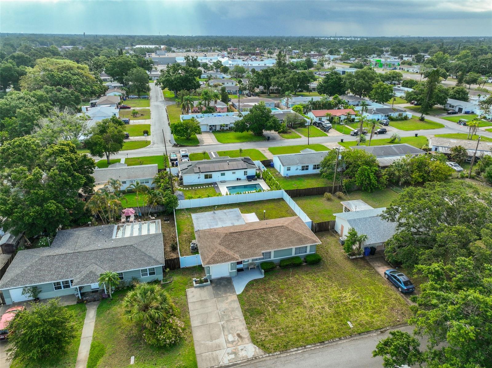 Listing photo id 33 for 6401 15th Street N