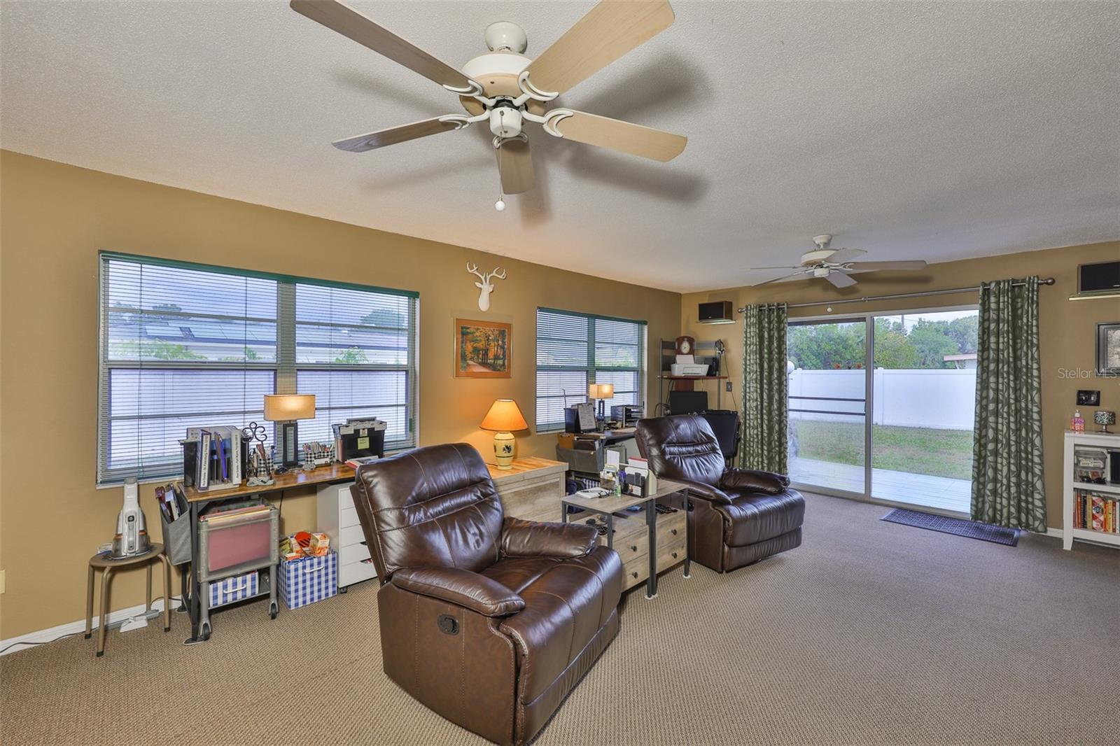 Listing photo id 2 for 6401 15th Street N