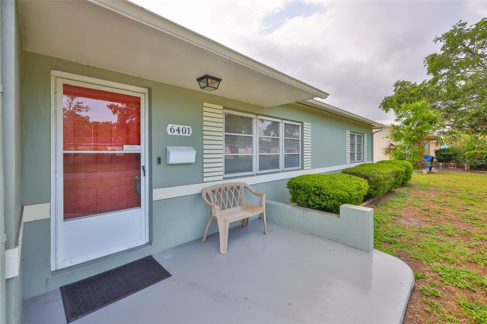 Listing photo id 4 for 6401 15th Street N