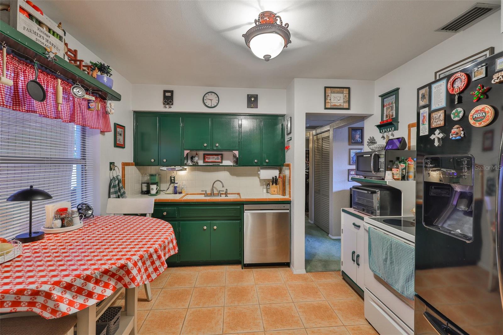 Listing photo id 5 for 6401 15th Street N