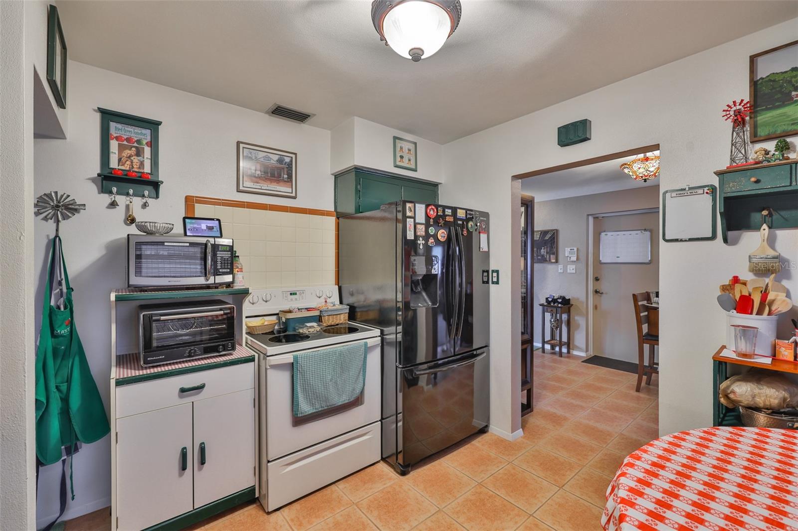 Listing photo id 6 for 6401 15th Street N