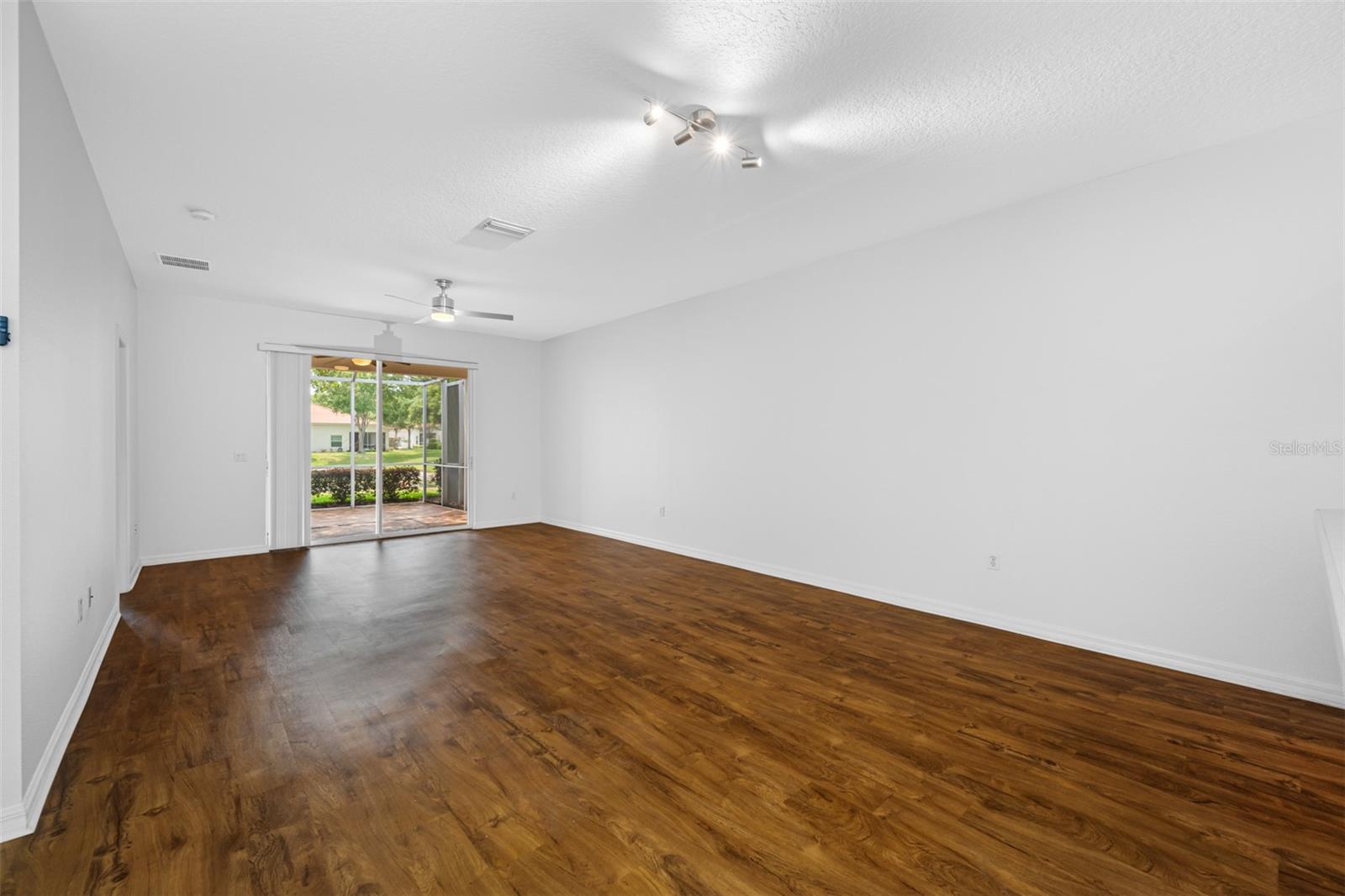 Listing photo id 13 for 10255 Devonshire Lake Drive