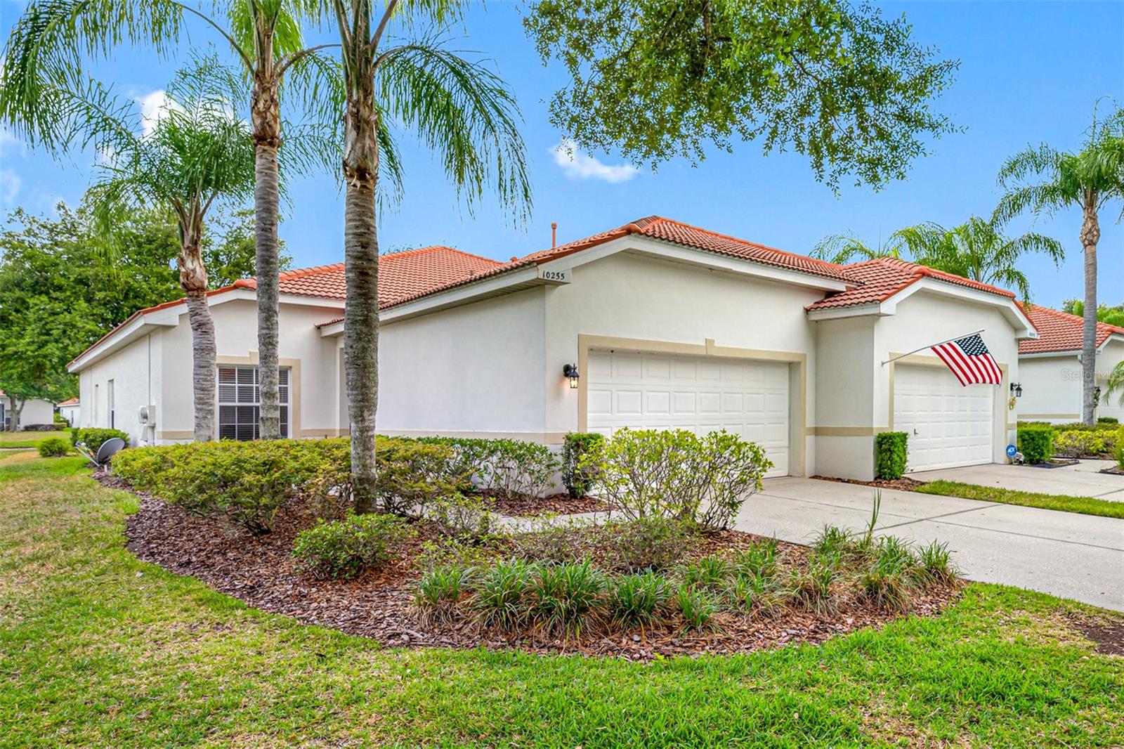 Listing photo id 0 for 10255 Devonshire Lake Drive