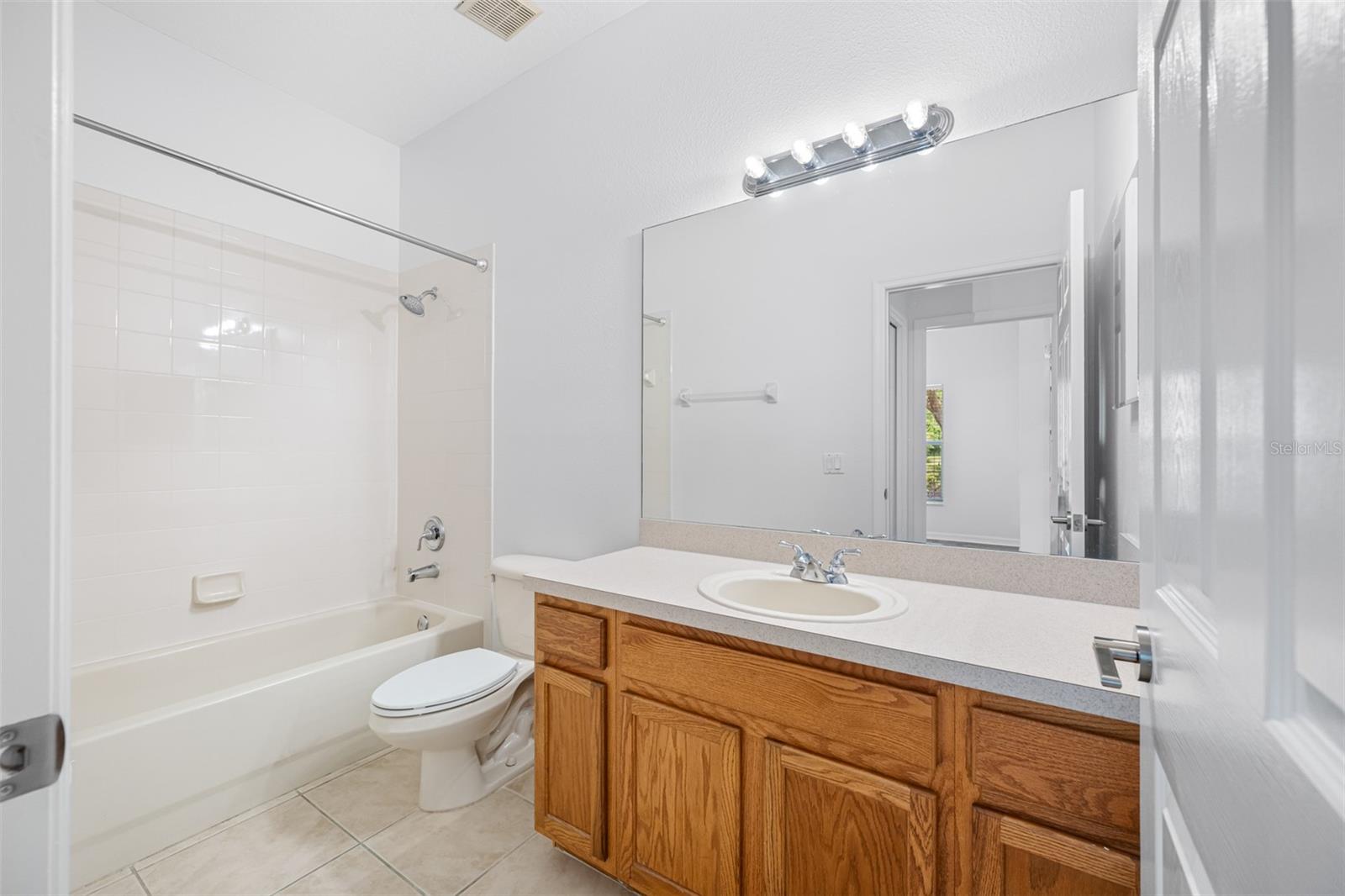 Listing photo id 20 for 10255 Devonshire Lake Drive