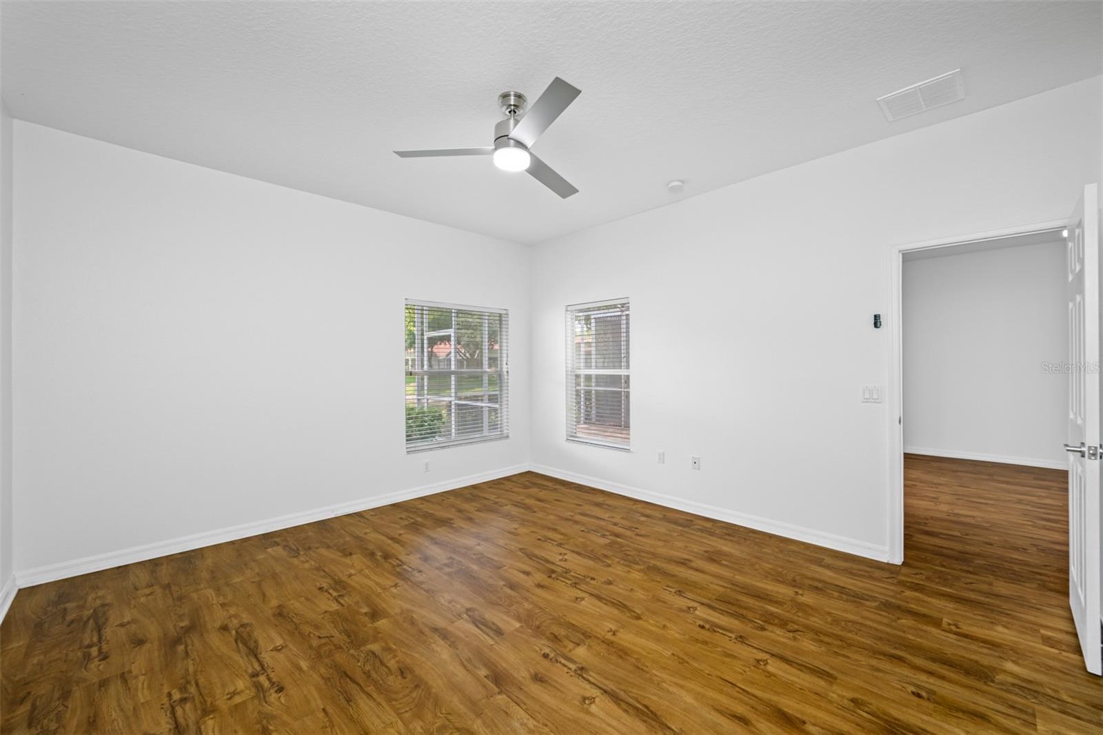 Listing photo id 27 for 10255 Devonshire Lake Drive