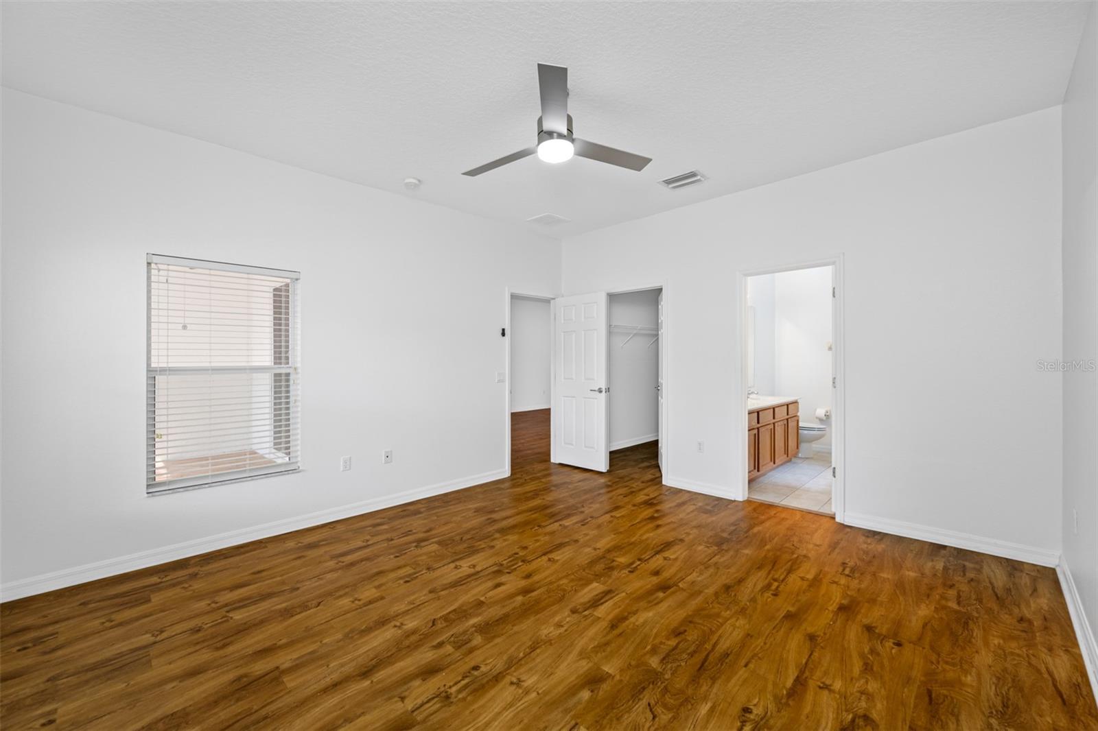 Listing photo id 28 for 10255 Devonshire Lake Drive