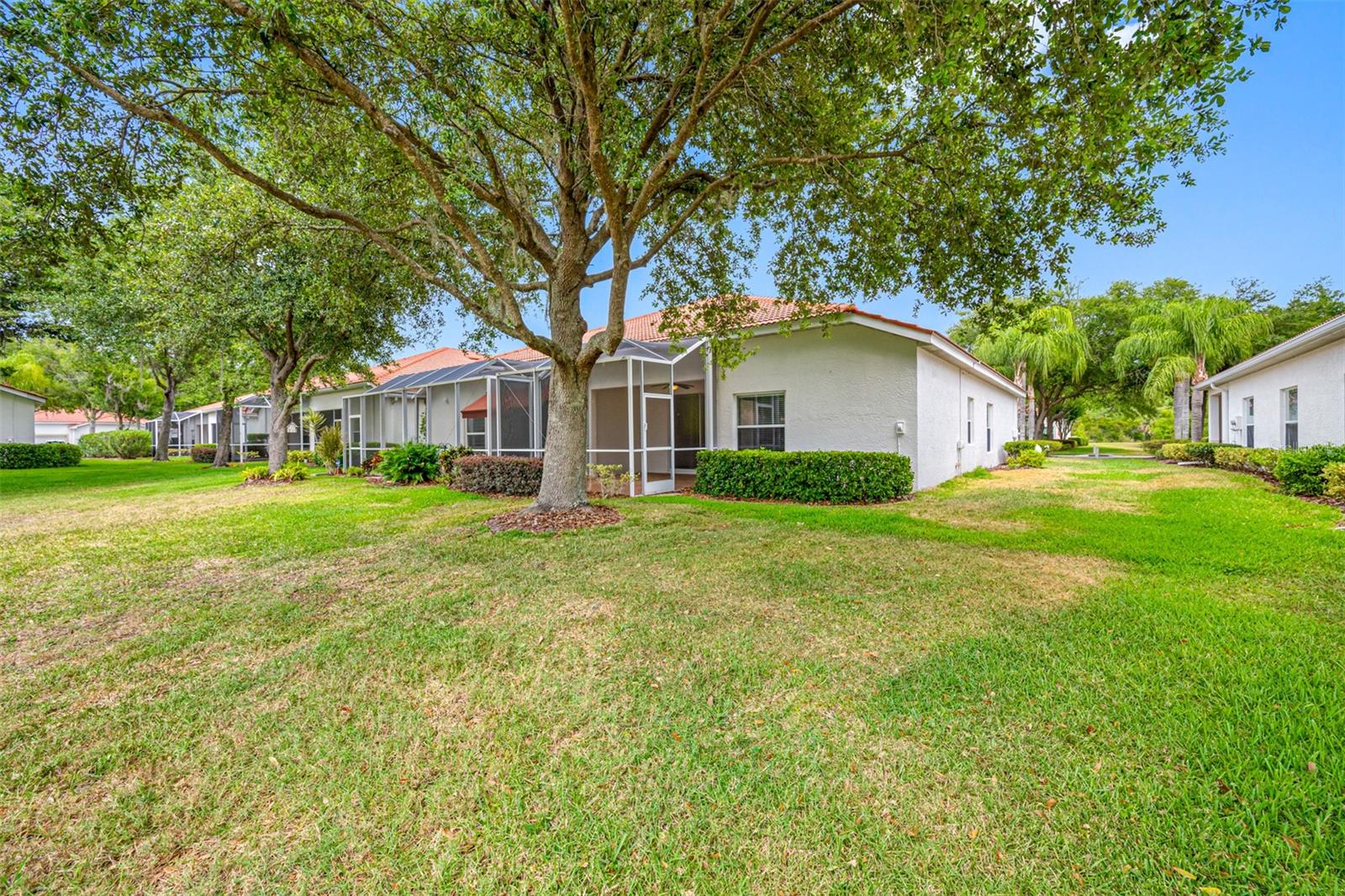 Listing photo id 39 for 10255 Devonshire Lake Drive