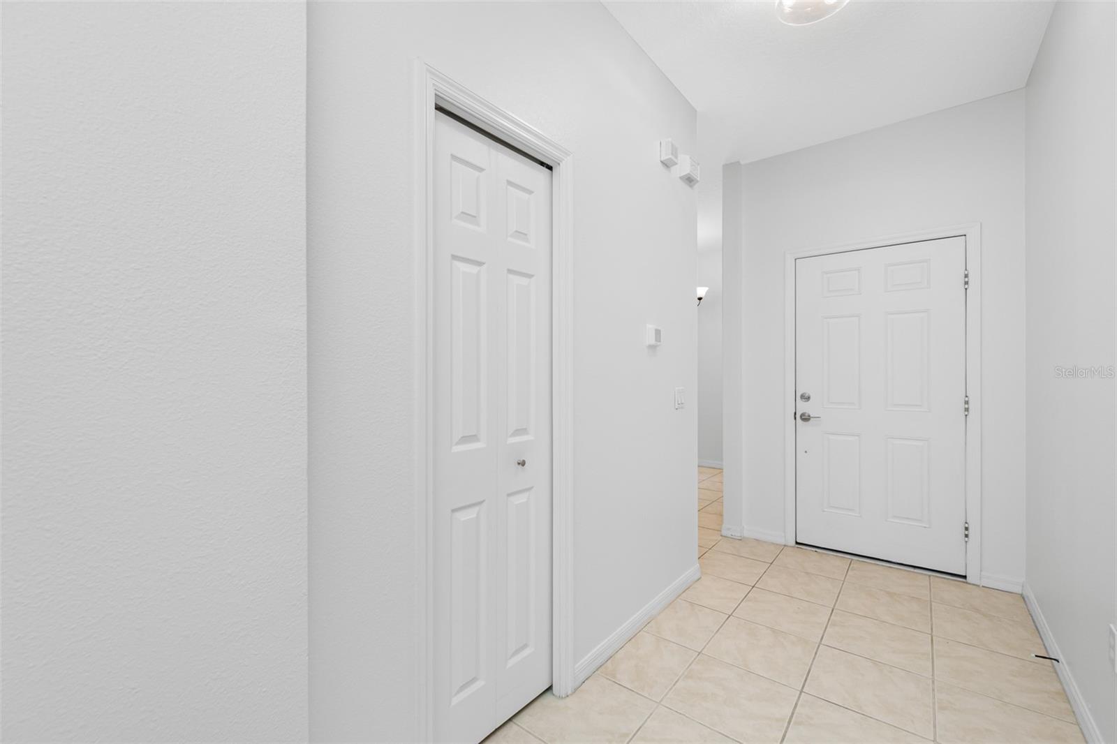 Listing photo id 4 for 10255 Devonshire Lake Drive