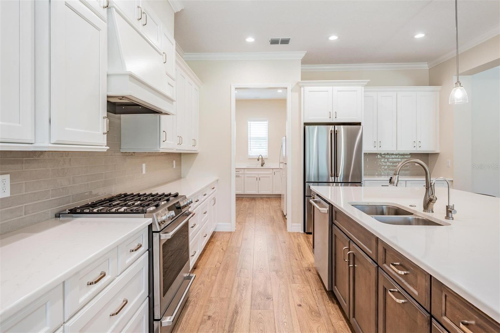 Image 18 of 76 For 17566 Hyland Lane
