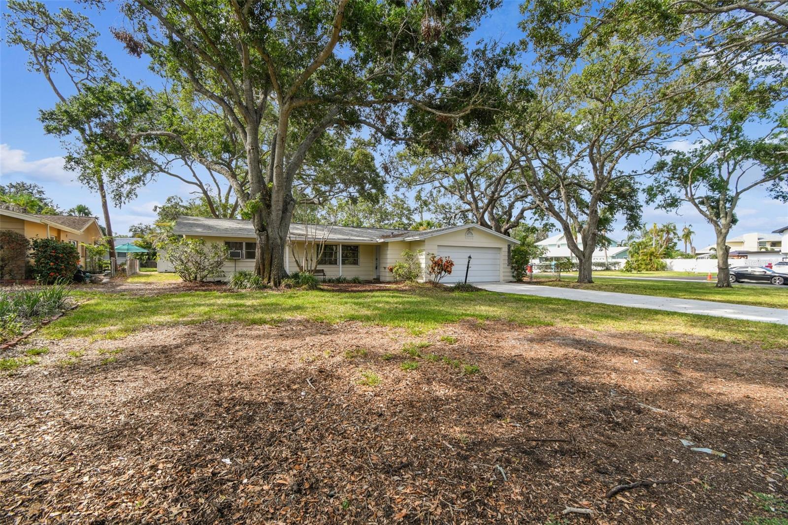 Image 5 of 48 For 5825 Oakhurst Drive