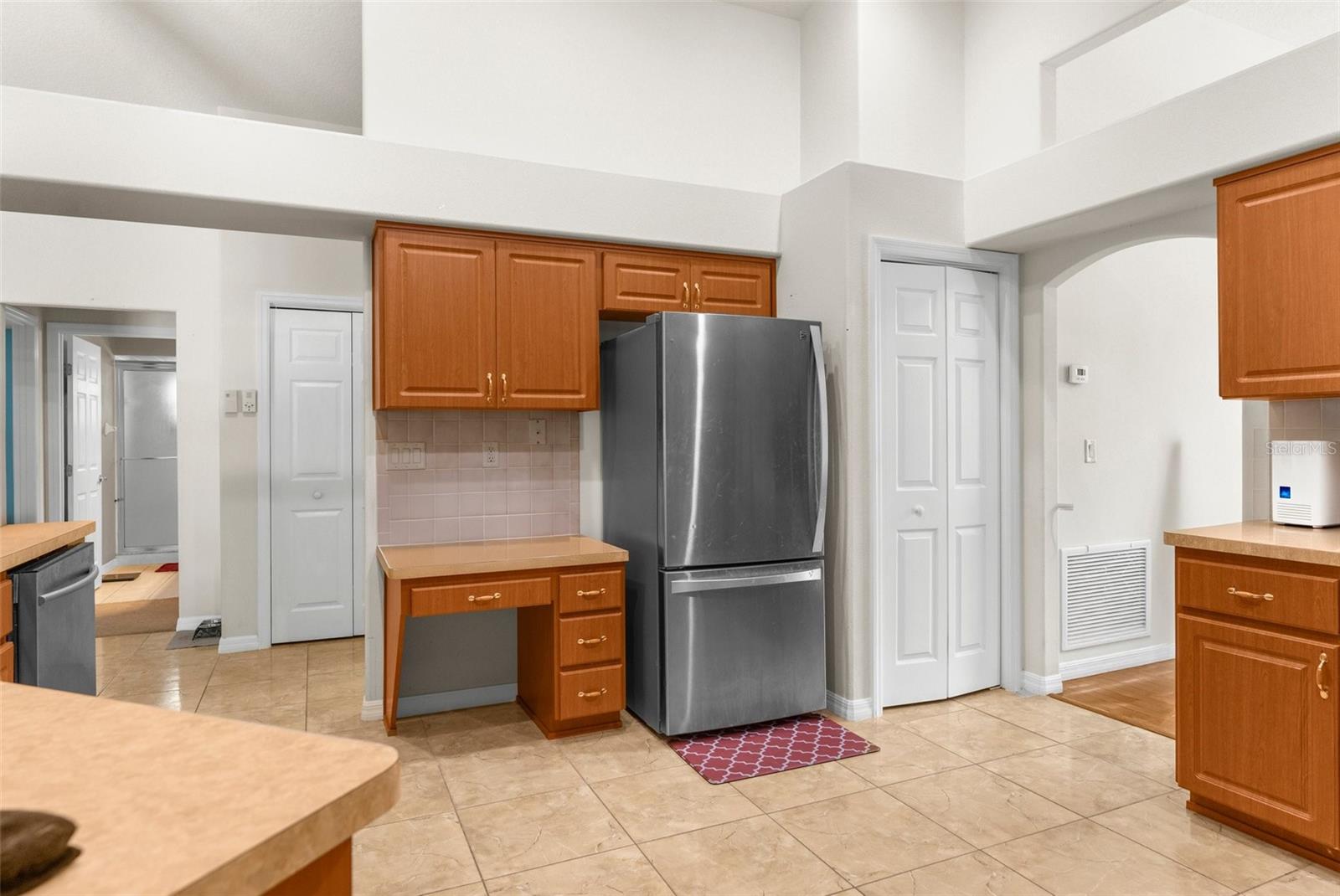 Listing photo id 8 for 8518 Linwood Loop