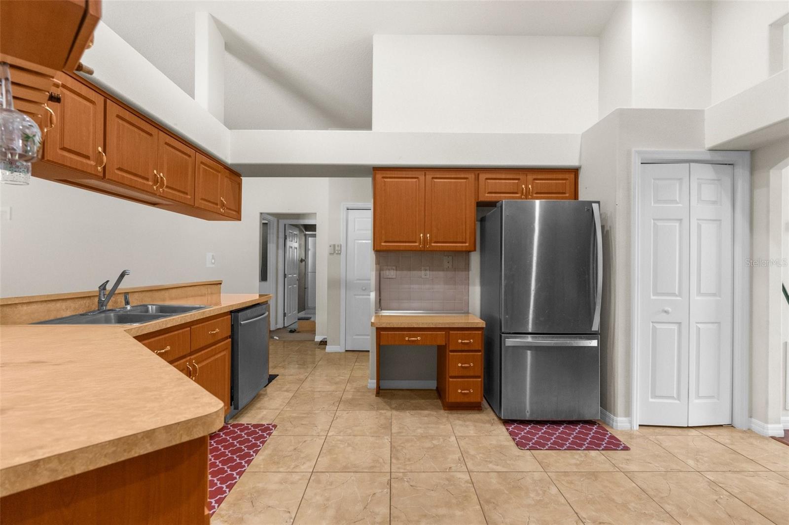 Listing photo id 9 for 8518 Linwood Loop
