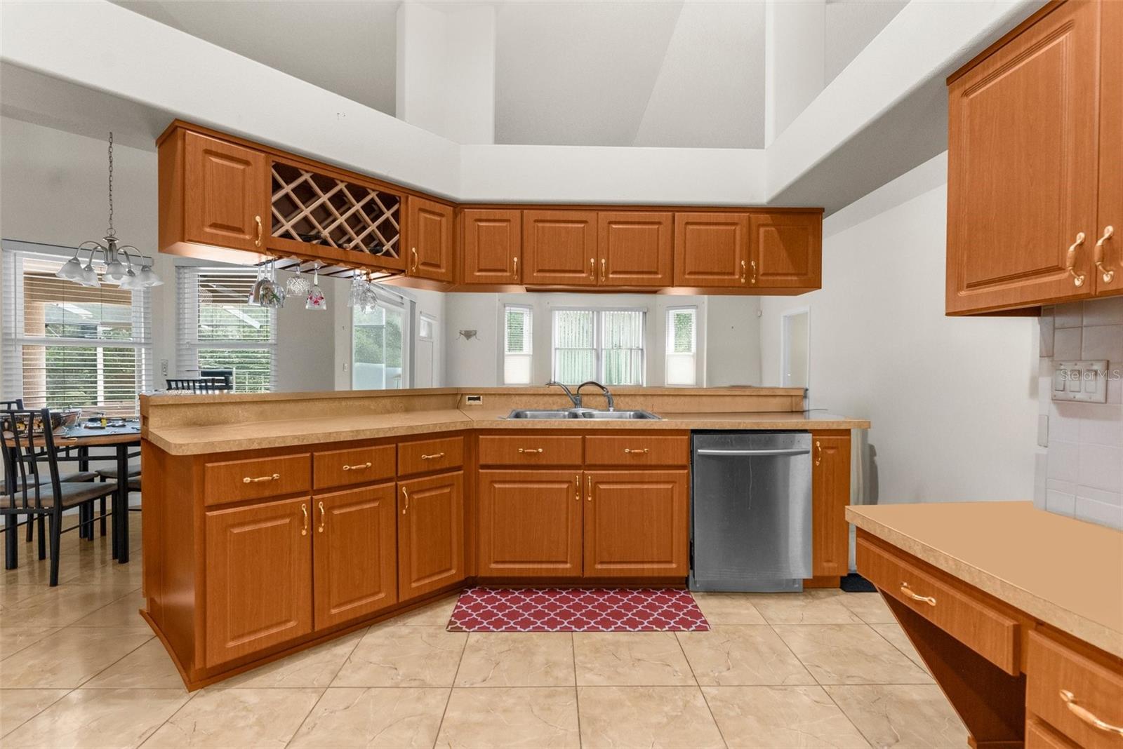 Listing photo id 11 for 8518 Linwood Loop