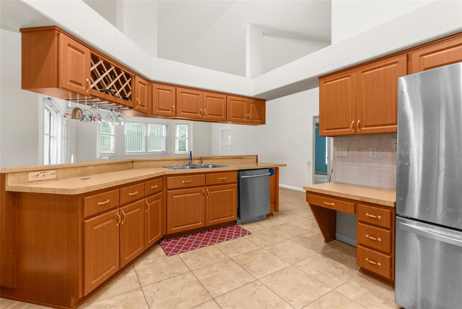 Listing photo id 12 for 8518 Linwood Loop