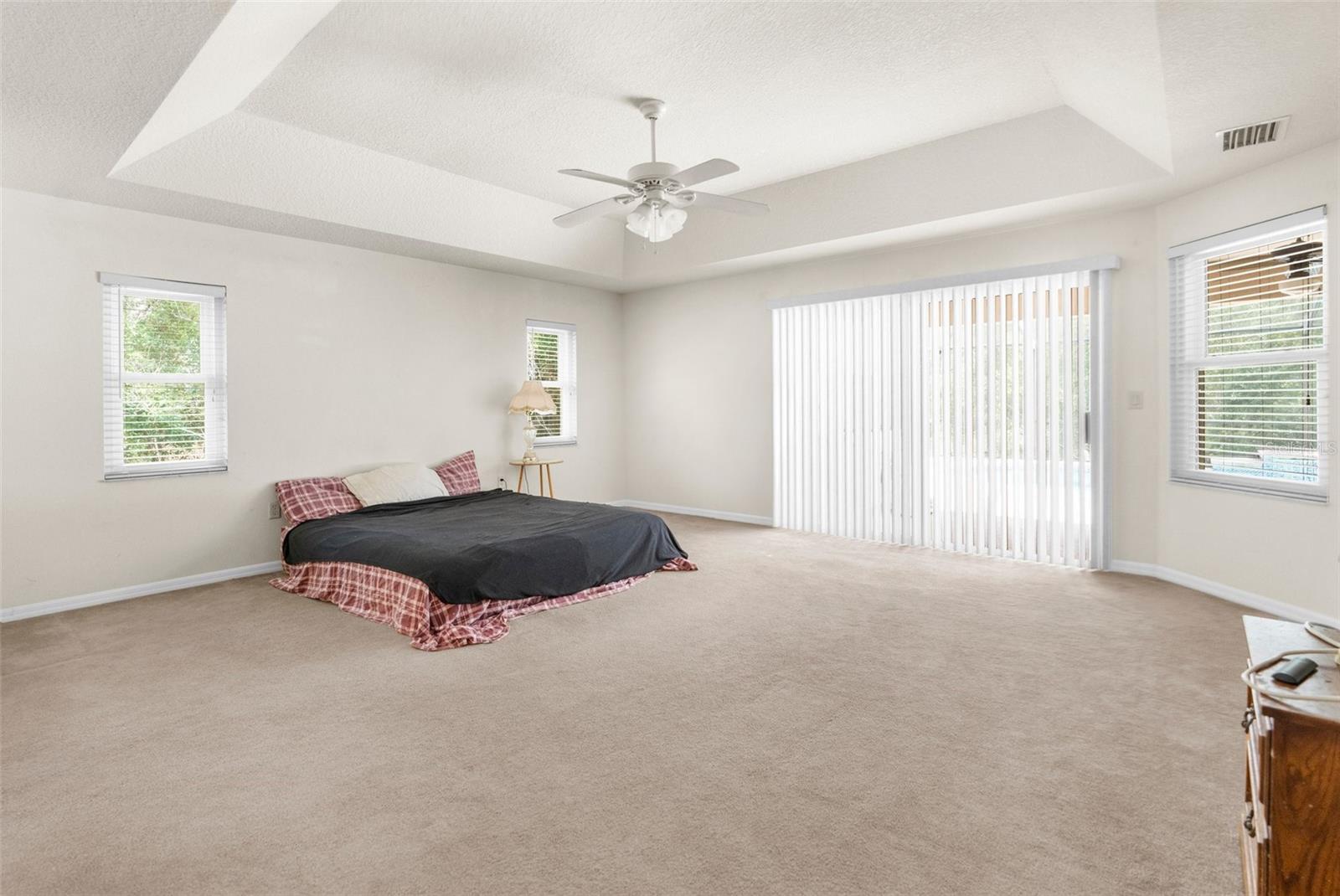 Listing photo id 14 for 8518 Linwood Loop